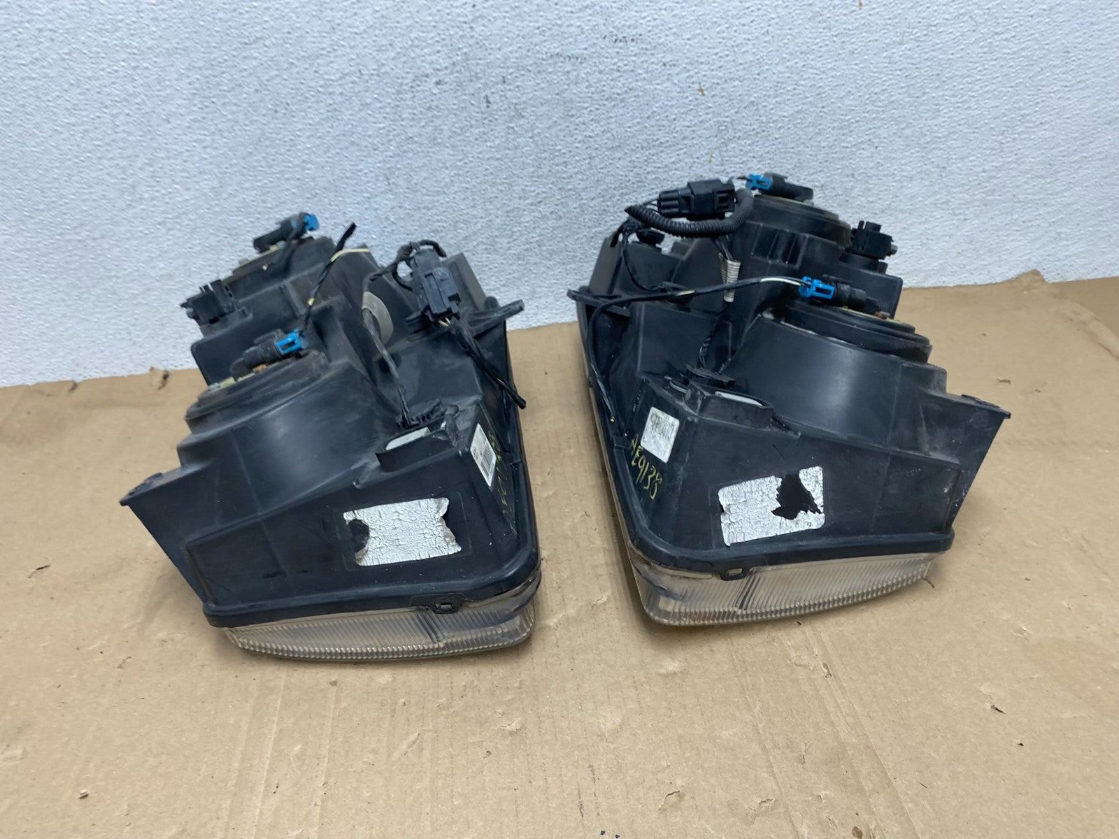 2005 2006 2007 Chrysler 300 Left+Right Halogen Headlights AE9138 DW10