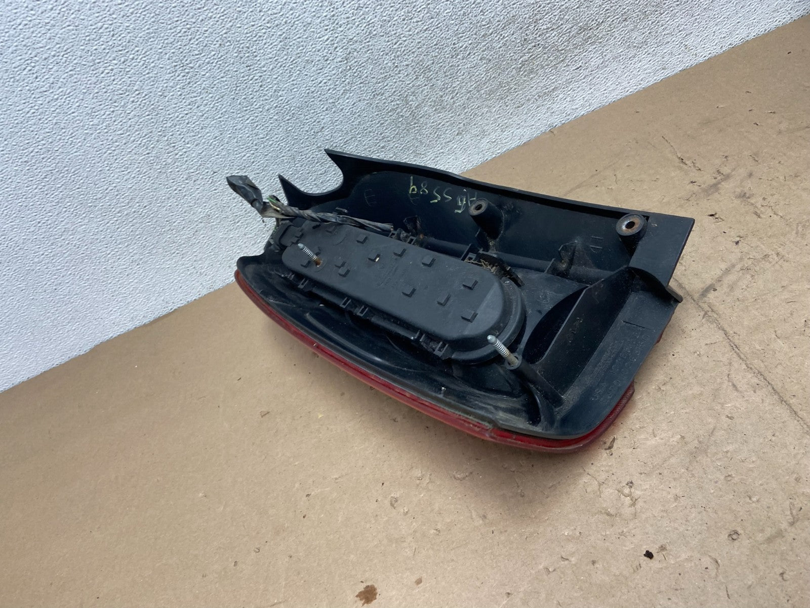 1997 - 2005 Pontiac Montana / Venture Right Passenger Tail Light AG5589 DW7