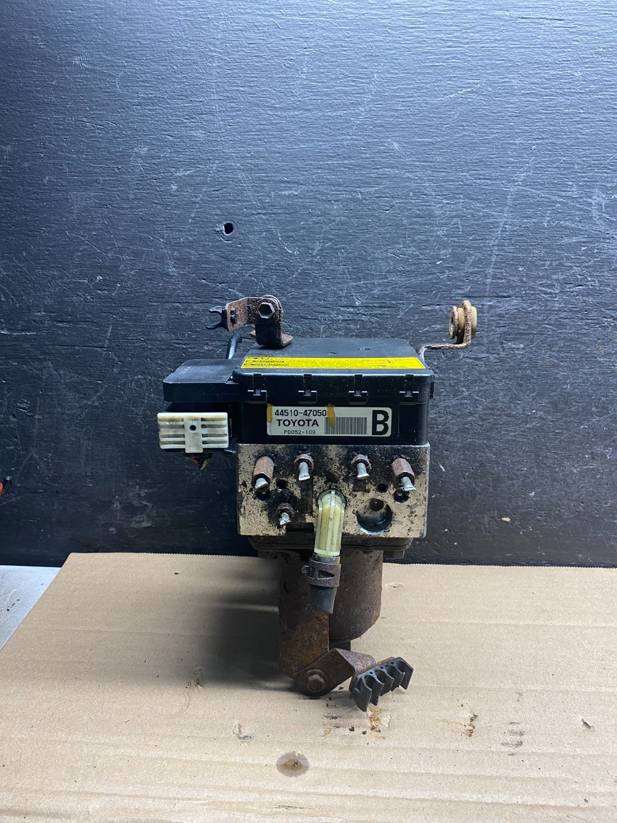 2004 - 2009 Toyota Prius ABS Brake Pump Anti Lock Module AH9558 DG1