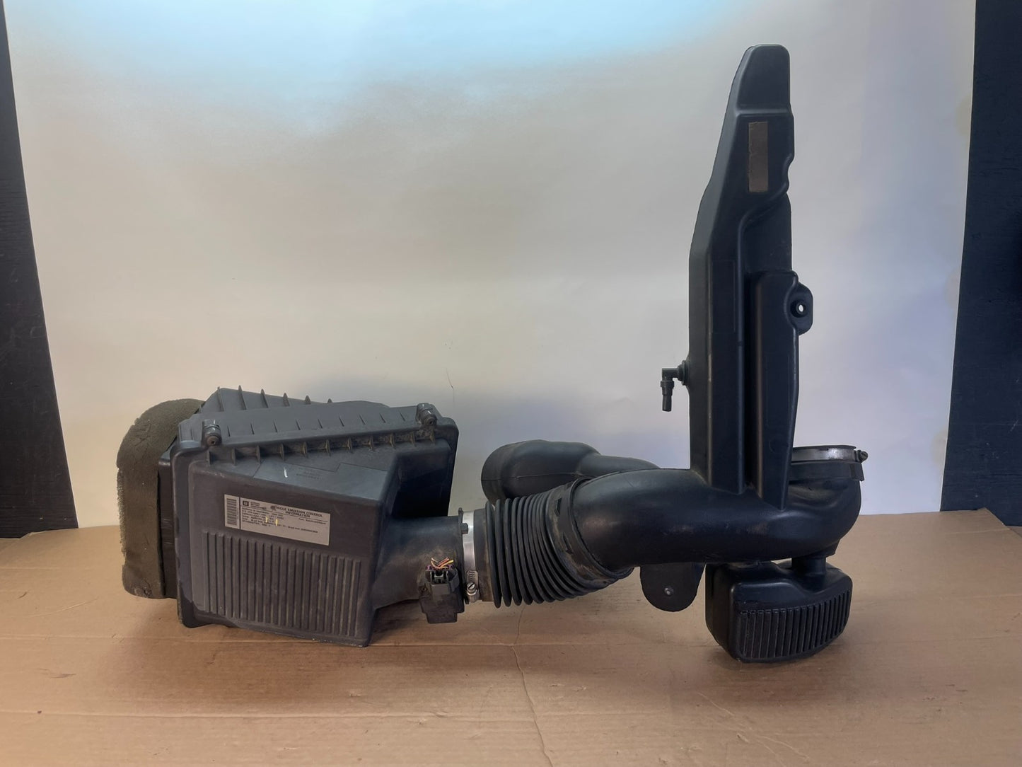 2009 to 2014 Cadillac Escalade Air Cleaner Filter Hose Duct AG7843 DG0