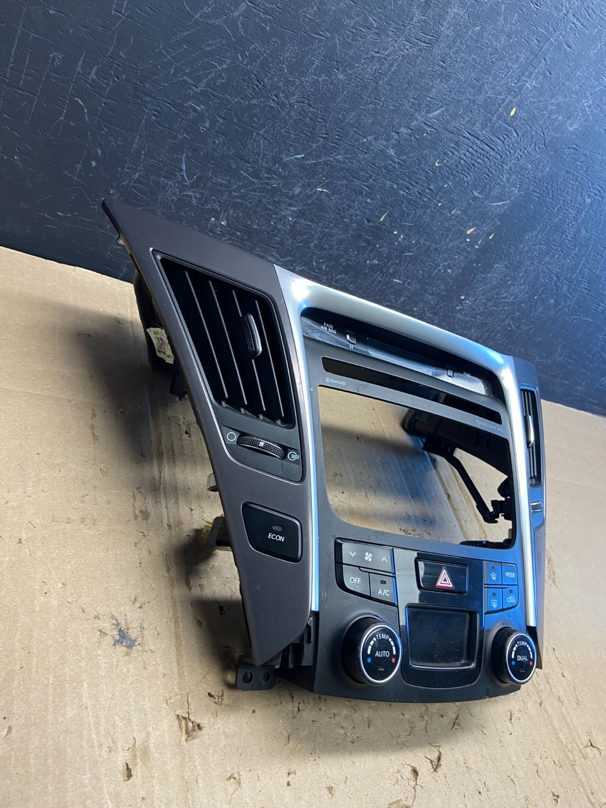 2011 - 2014 Hyundai Sonata Center Radio Climate Control Air Vent Bezel AE1954 DG2
