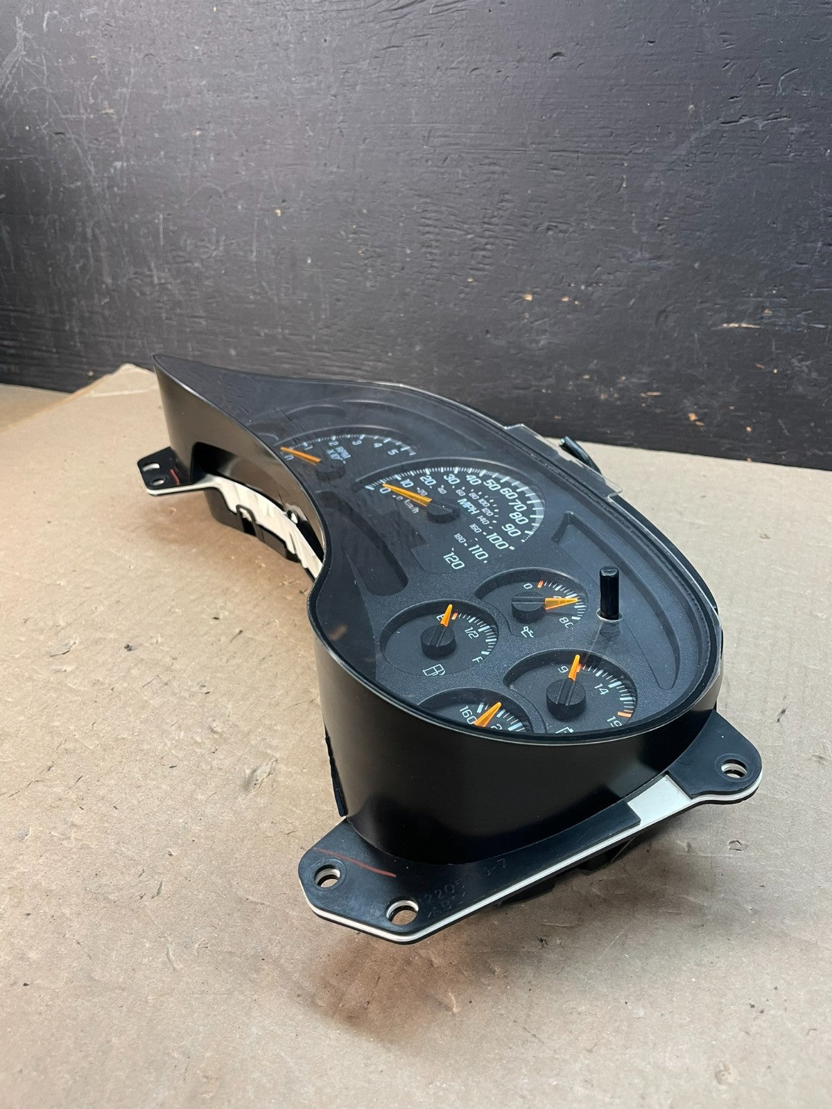 2003 to 2006 Chevrolet Silverado Yukon Cluster Gauge Speedometer AE3363 DG2