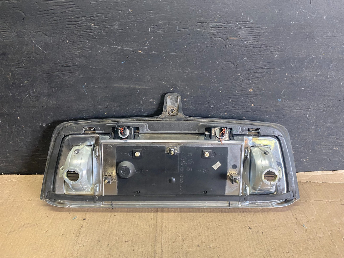 2000- 2002 Lincoln LS Rear Finish Panel Trunk Panel Chrome OEM P3750 DG7