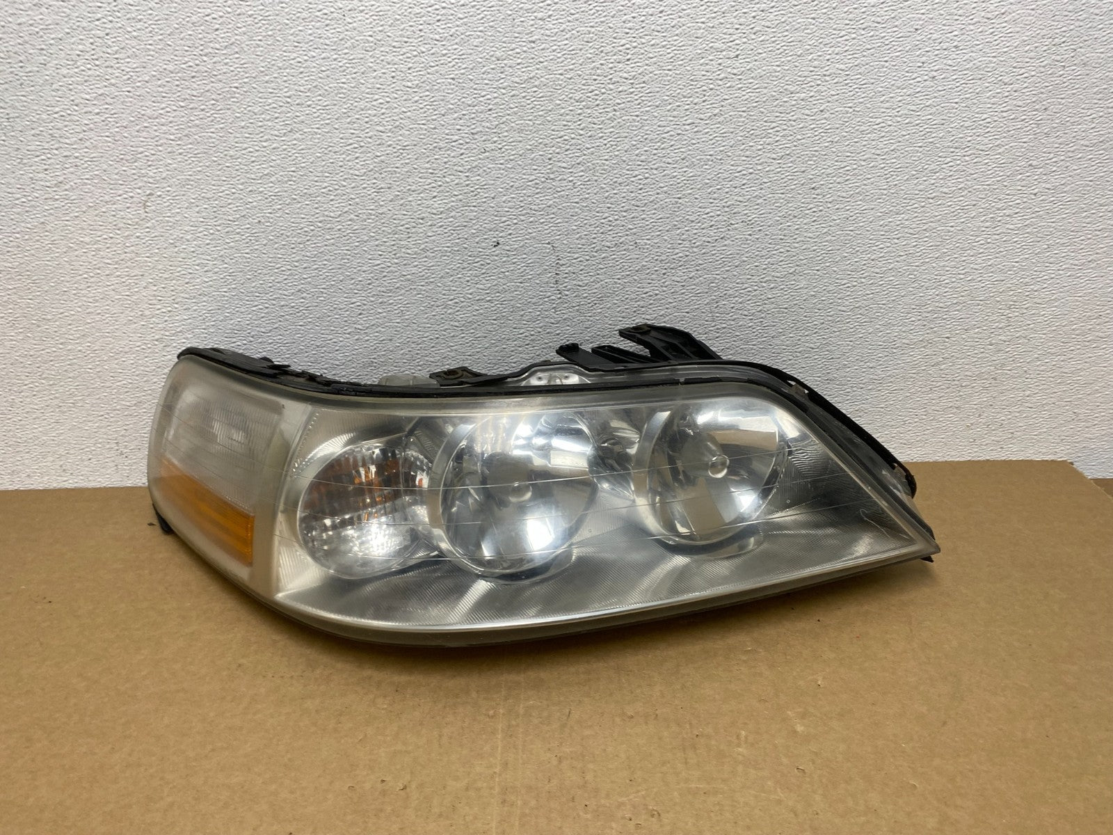 2005 to 2011 Lincoln Town Car Right Passenger Rh Side Headlight AB9980 DW0
