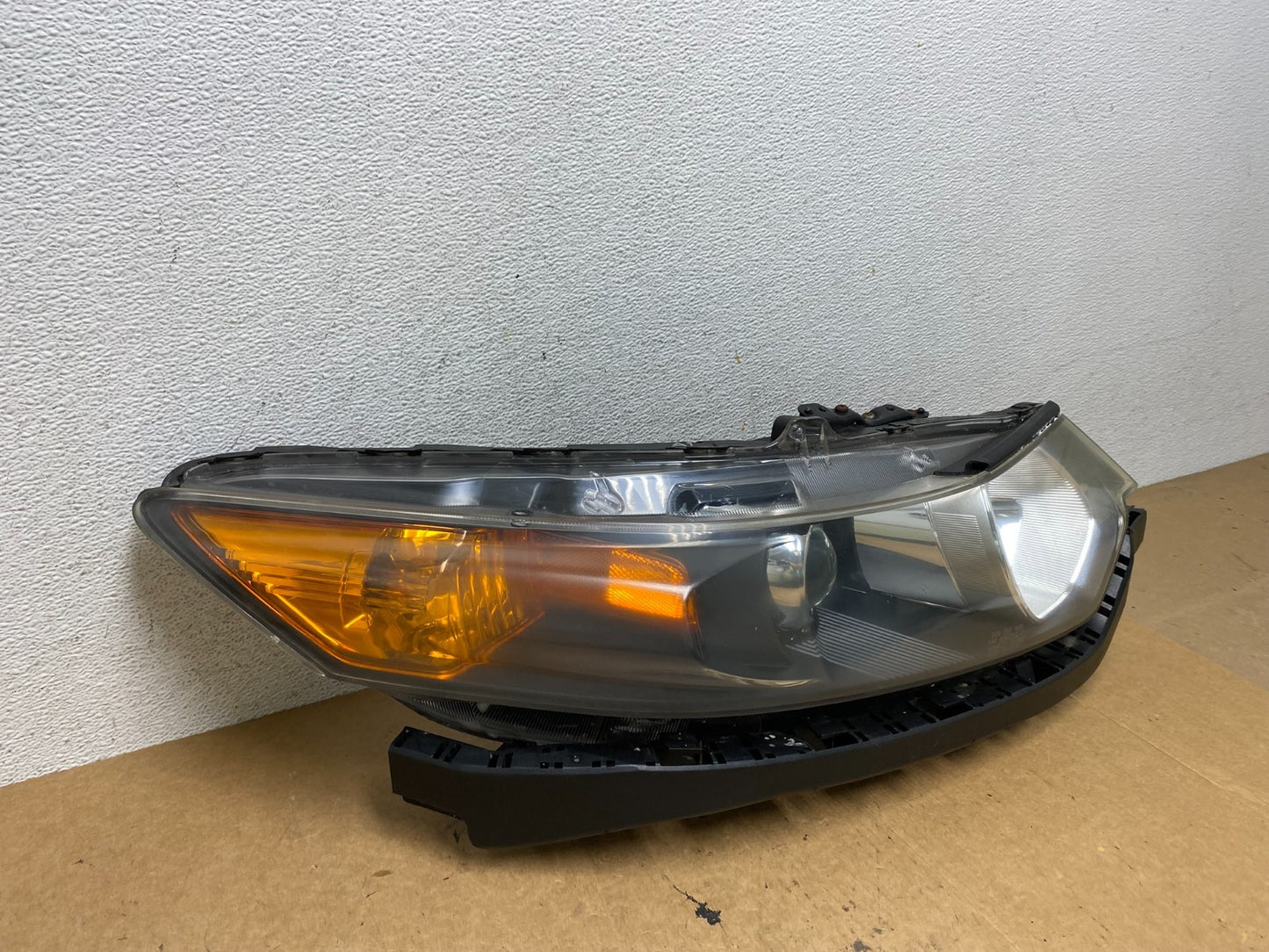 2009-2014 Acura TSX Right Passenger RH Xenon HID Headlight AE3257 DW2