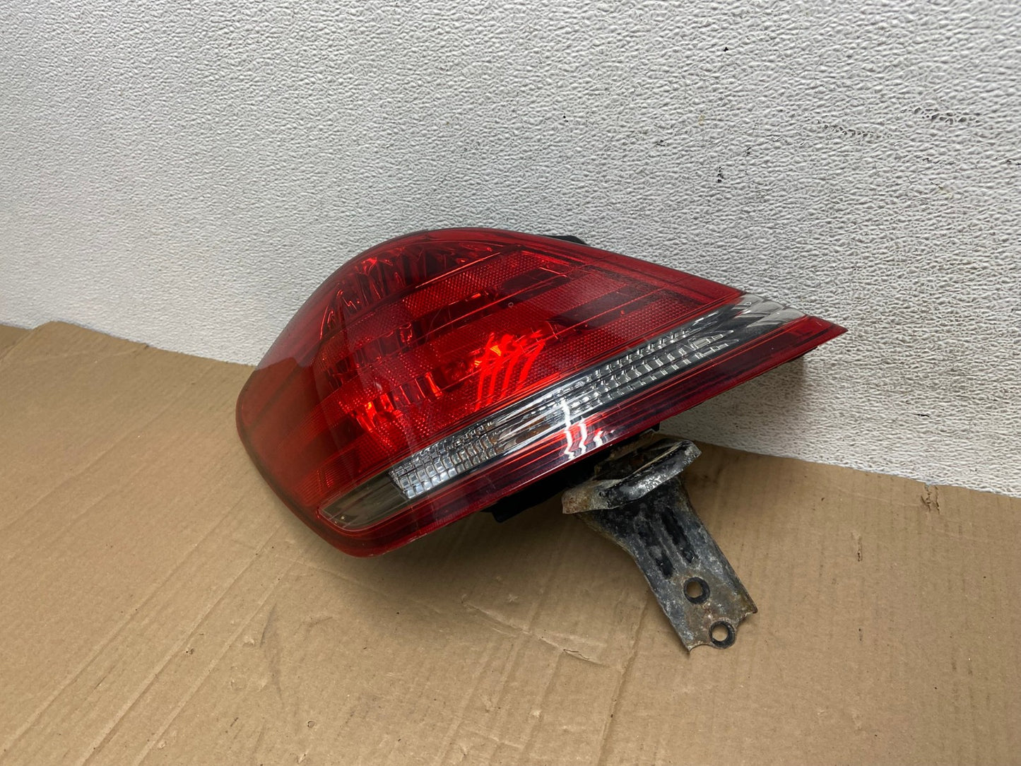 2005-2010 Toyota Avalon Left Driver Lh Side Tail Light AE8920 LK1