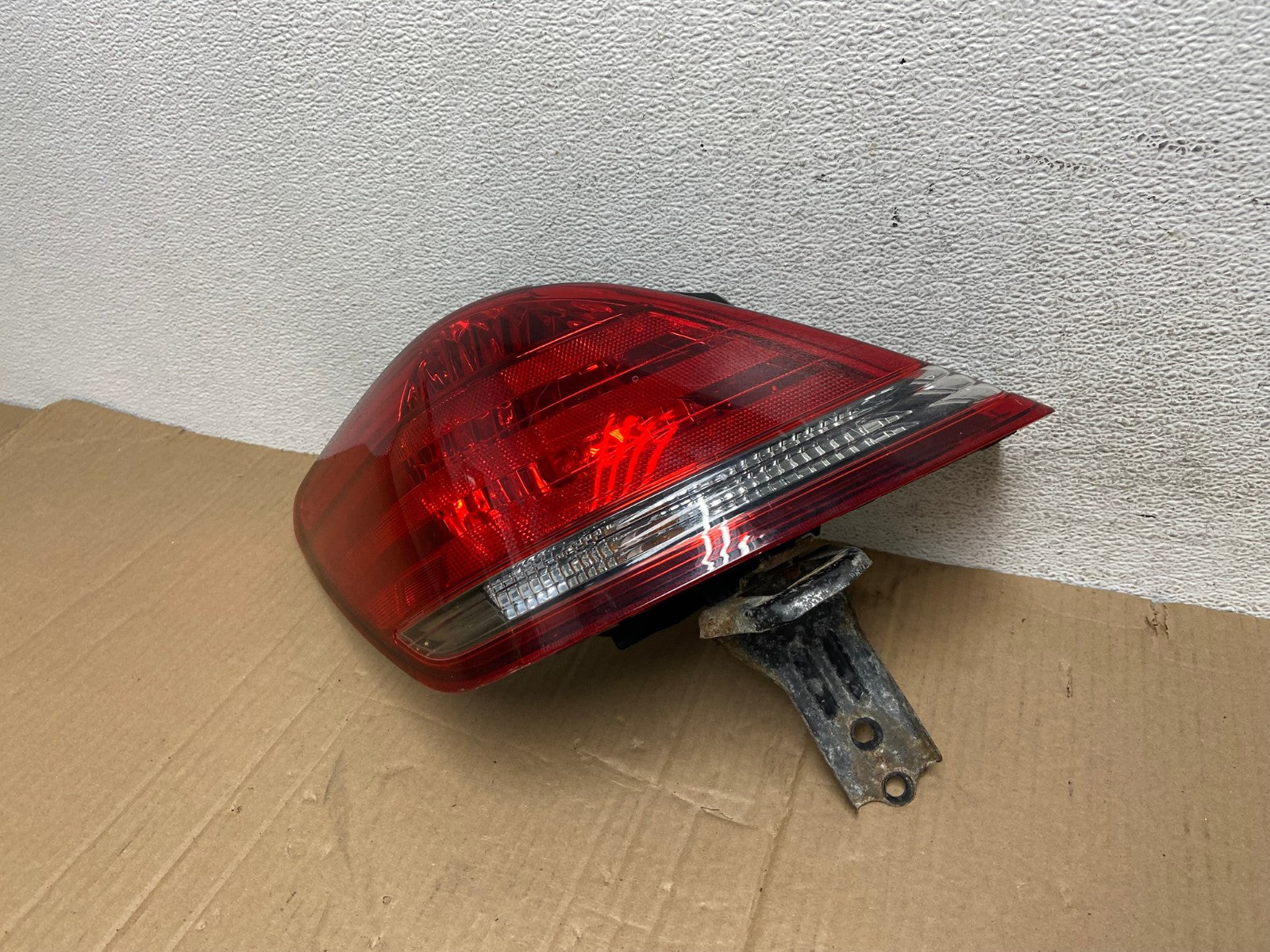2005-2010 Toyota Avalon Left Driver Lh Side Tail Light AE8920 LK1