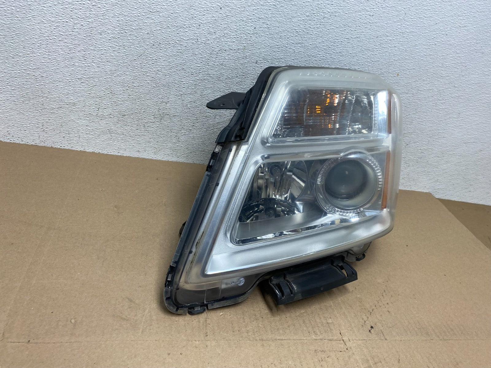 2010 to 2015 GMC Terrain Halogen Left Driver Lh Side Headlight AE6668 DW2