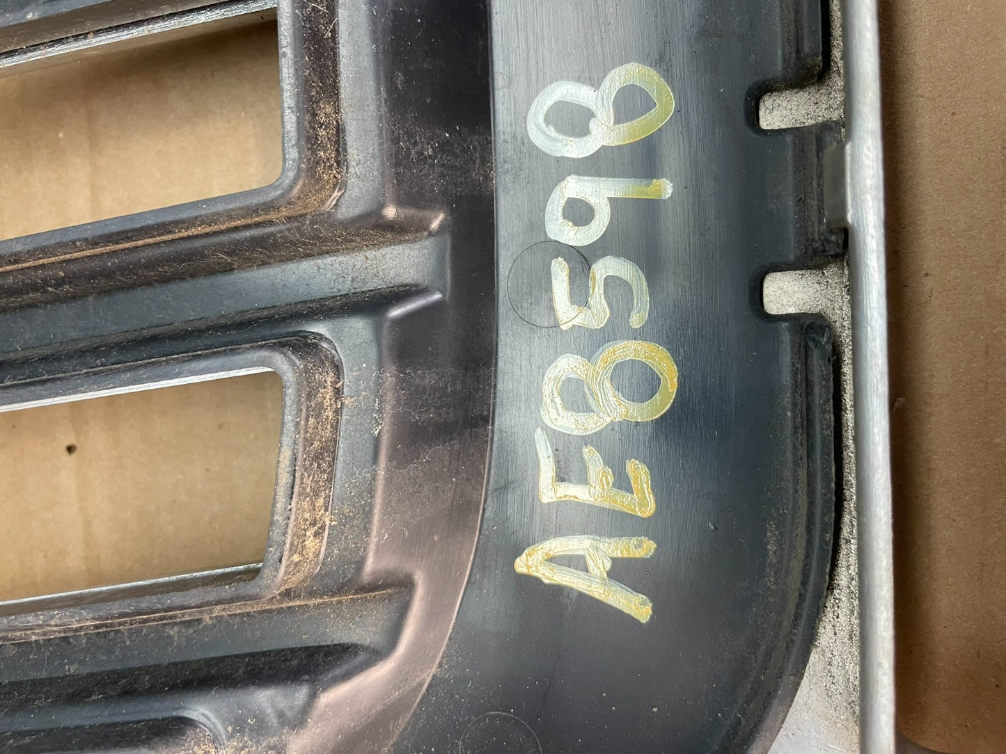 2008-2011 Mercury Mariner Front Upper Grill Grille Emblem ae8598 DG5