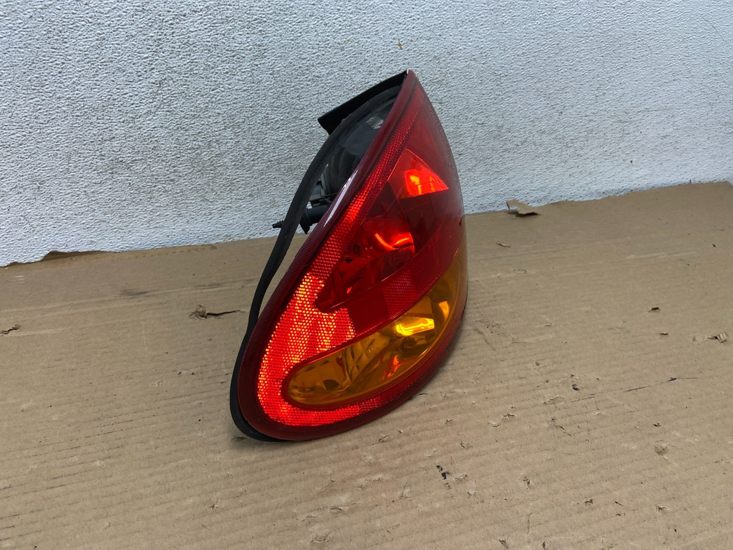 1999 to 2004 Oldsmobile Alero Left Driver LH Side Tail Light AG8142 DW1