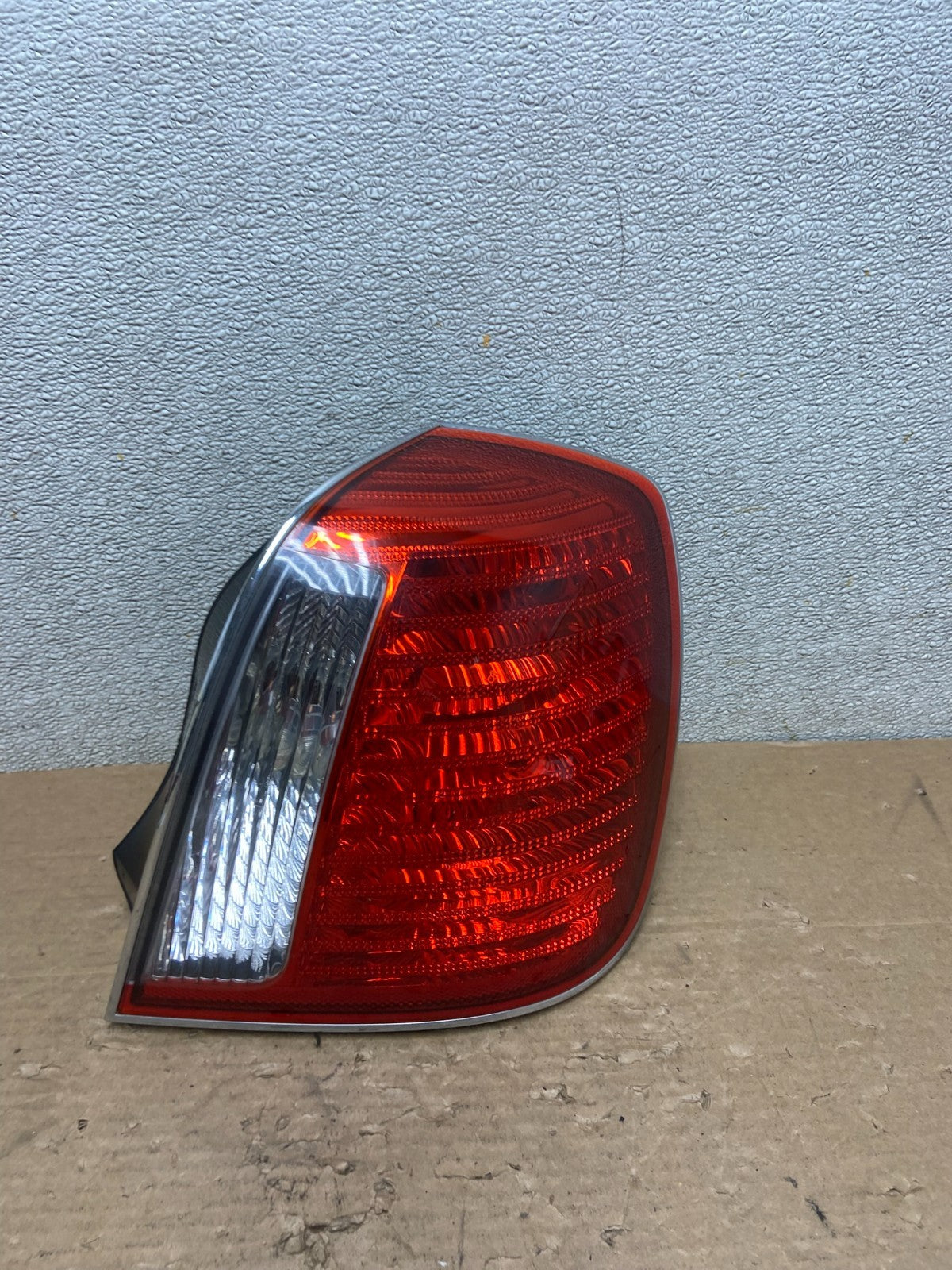 2004 to 2005 Hyundai XG350 Passenger Right Side Tail Light AB4818 LK0