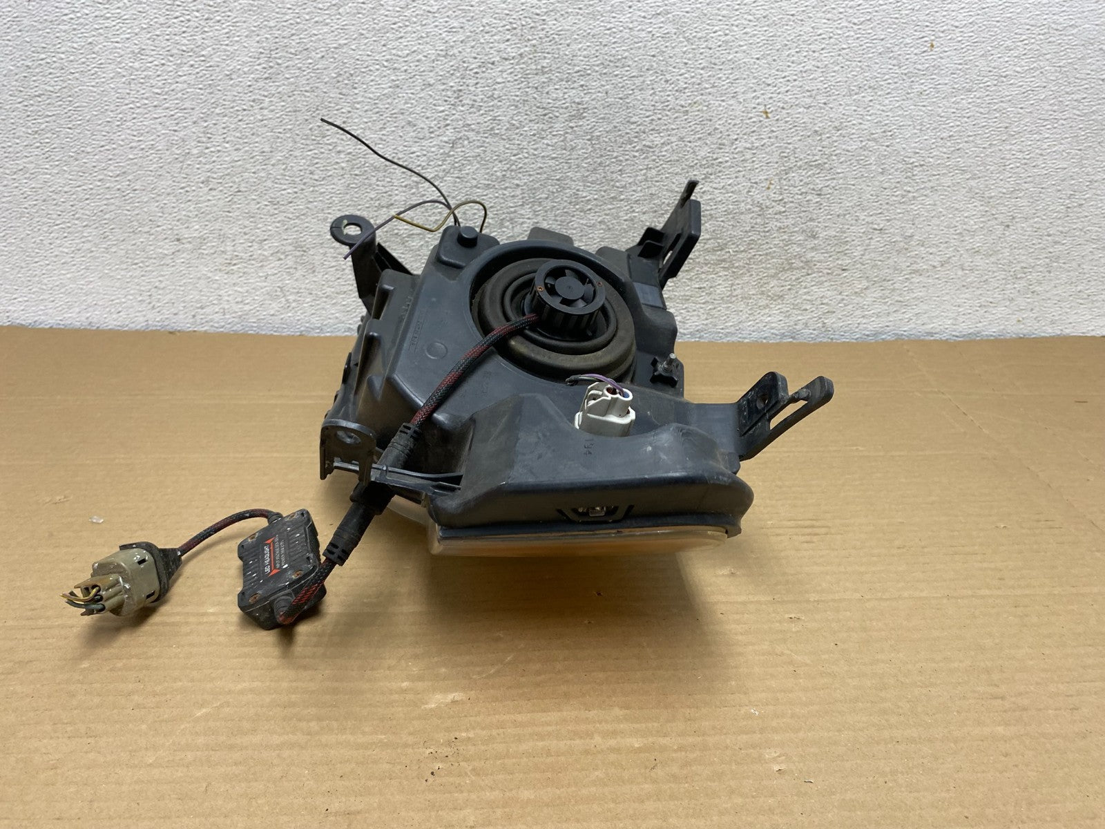 2008 to 2012 Ford Escape Headlight Right Passenger RH Side Halogen AG8843 DW8