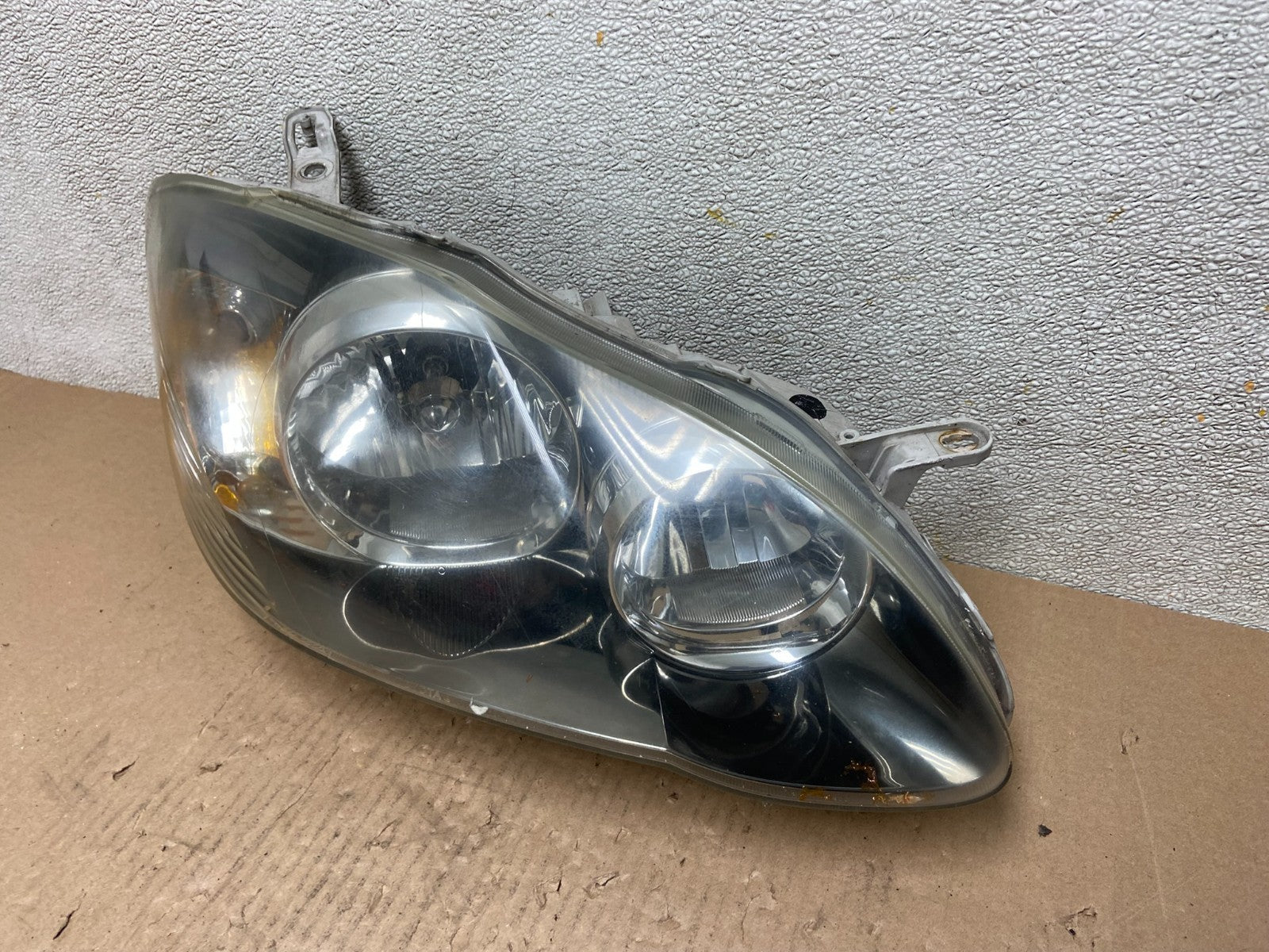 2005 to 2008 Toyota Corolla Right Passenger RH side Headlight Oem AB6028 DW1