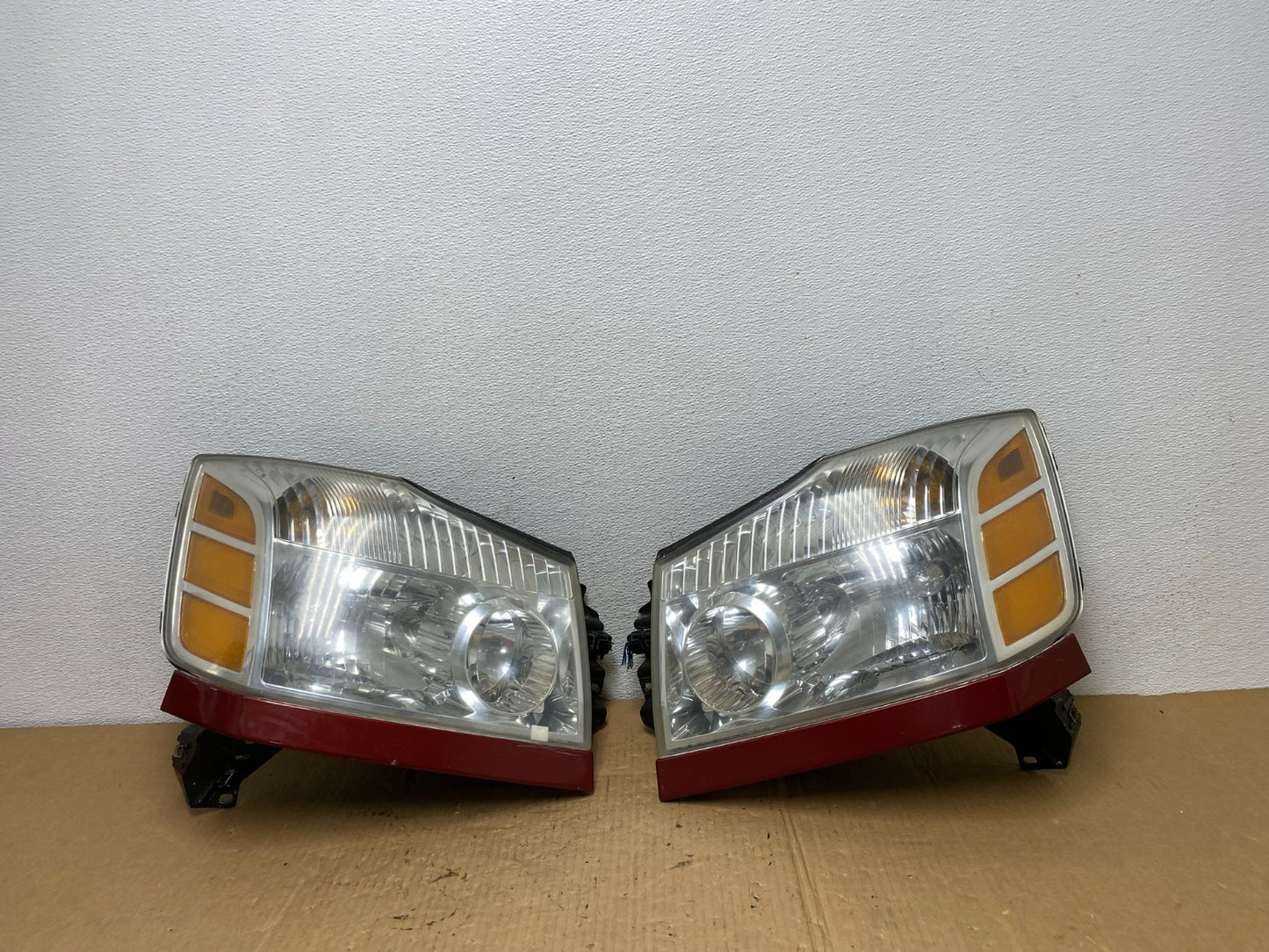2004 to 2007 Nissan Armada Left+Right Side Set Headlights AC7718 DW0