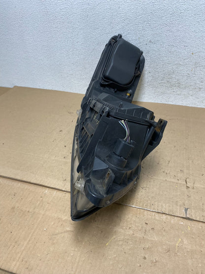 2005 to 2011 Lincoln Town Car Left Driver LH Side Headlight AE6132 DW6