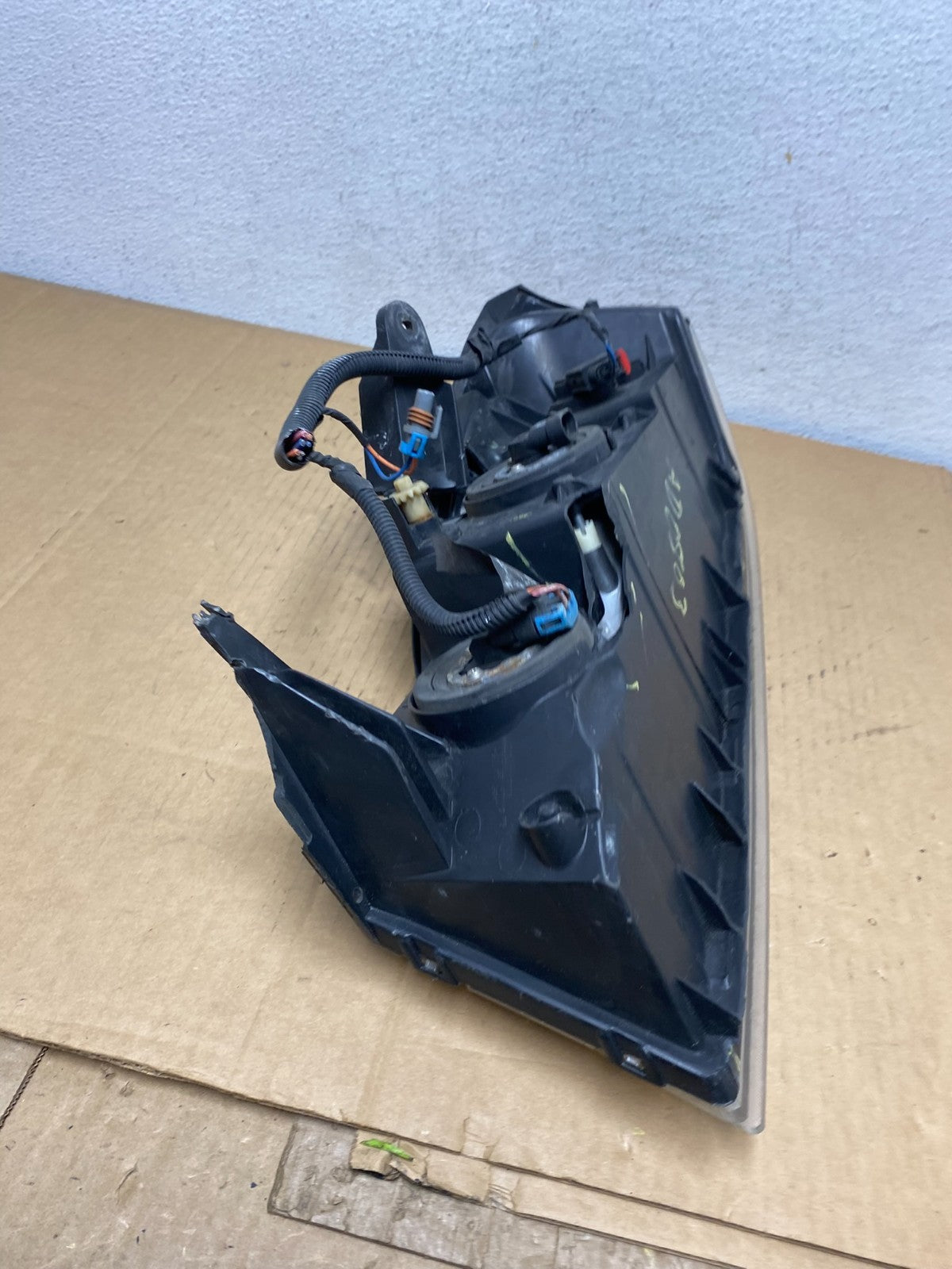 2006 to 2007 Saturn Vue Headlight Right Passenger Side Halogen AD0803 DW13
