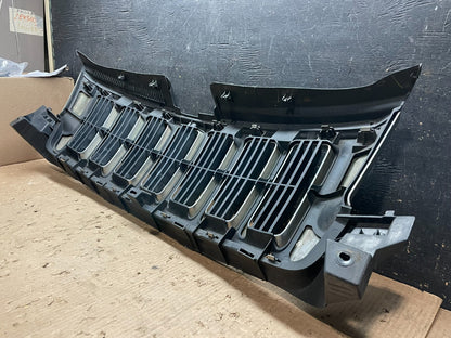 2011 to 2013 Jeep Grand Cherokee Front Upper Grill Grille OEM z5692 DG5