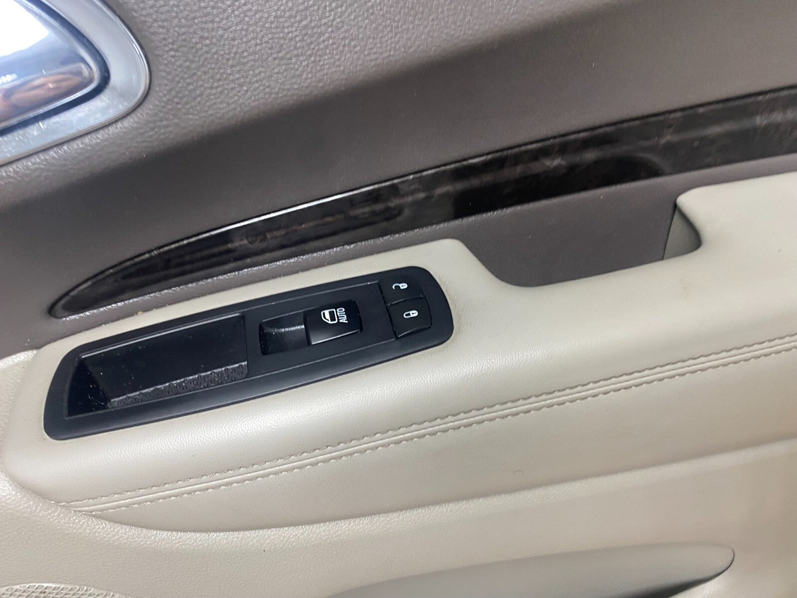 2011 to 2019 Jeep Grand Cherokee Front Right Passenger Side Panel Door M5560 DG3