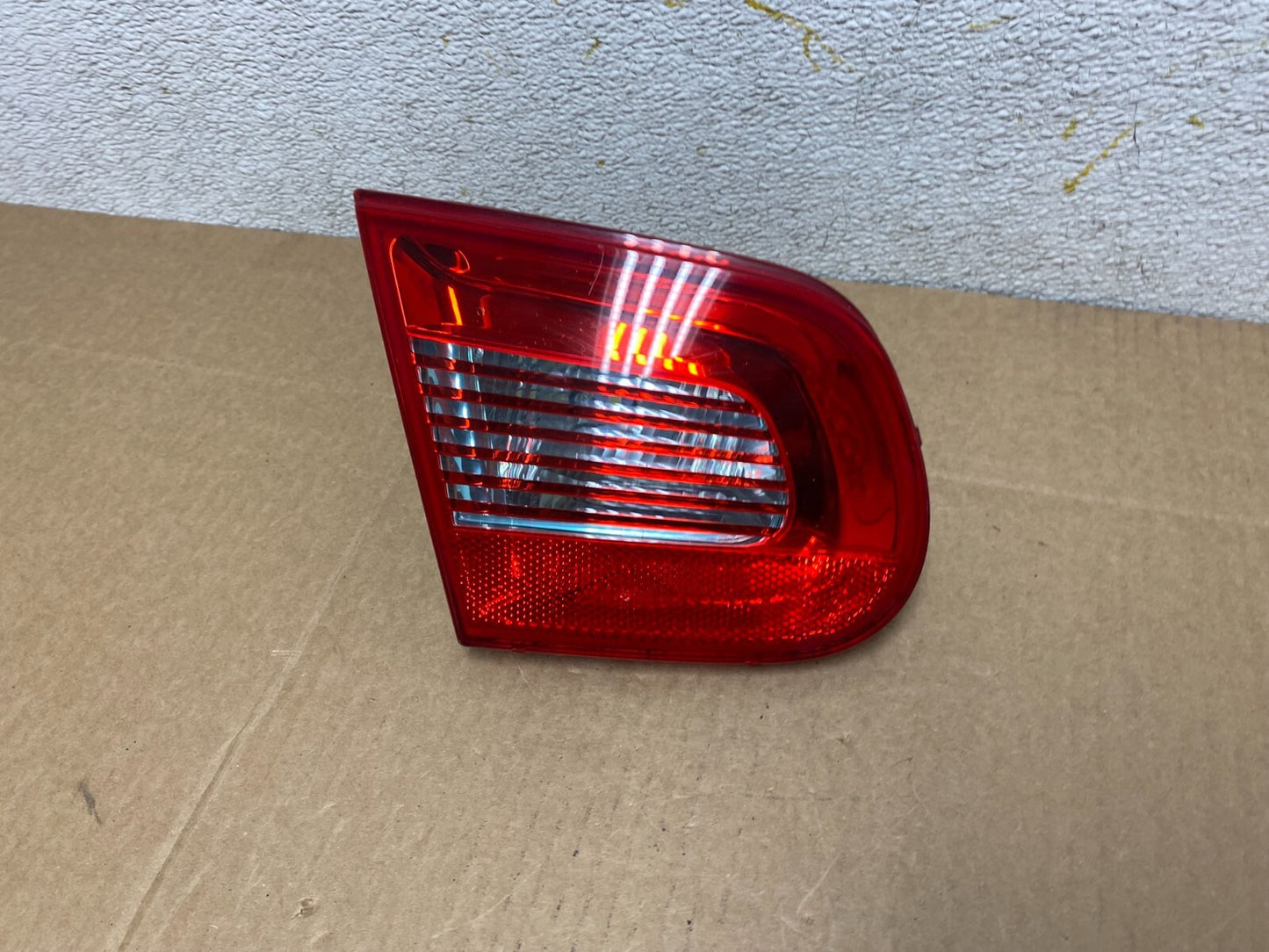 2007 2008 2009 2010 2011 Volkswagen Eos Left Driver Tail Light Inner O67381