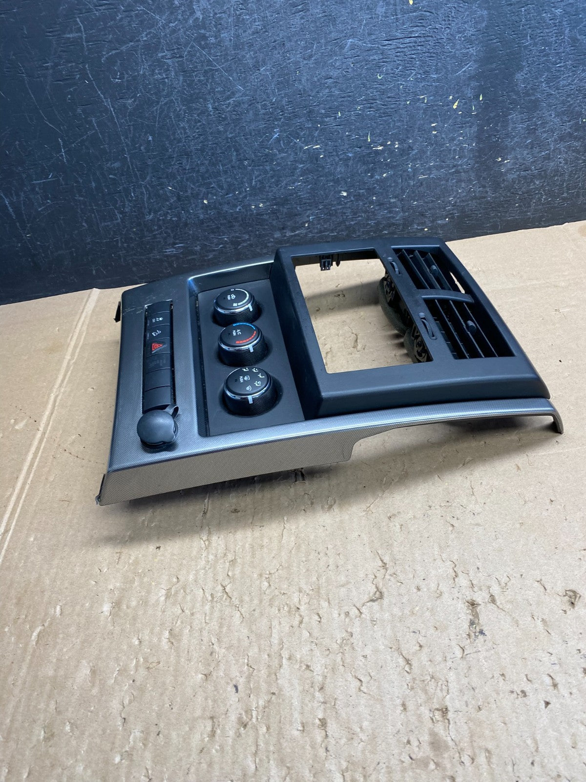2008 to 2012 Jeep Liberty Dash Climate Temperature Control Radio Bezel AJ1622 DG2