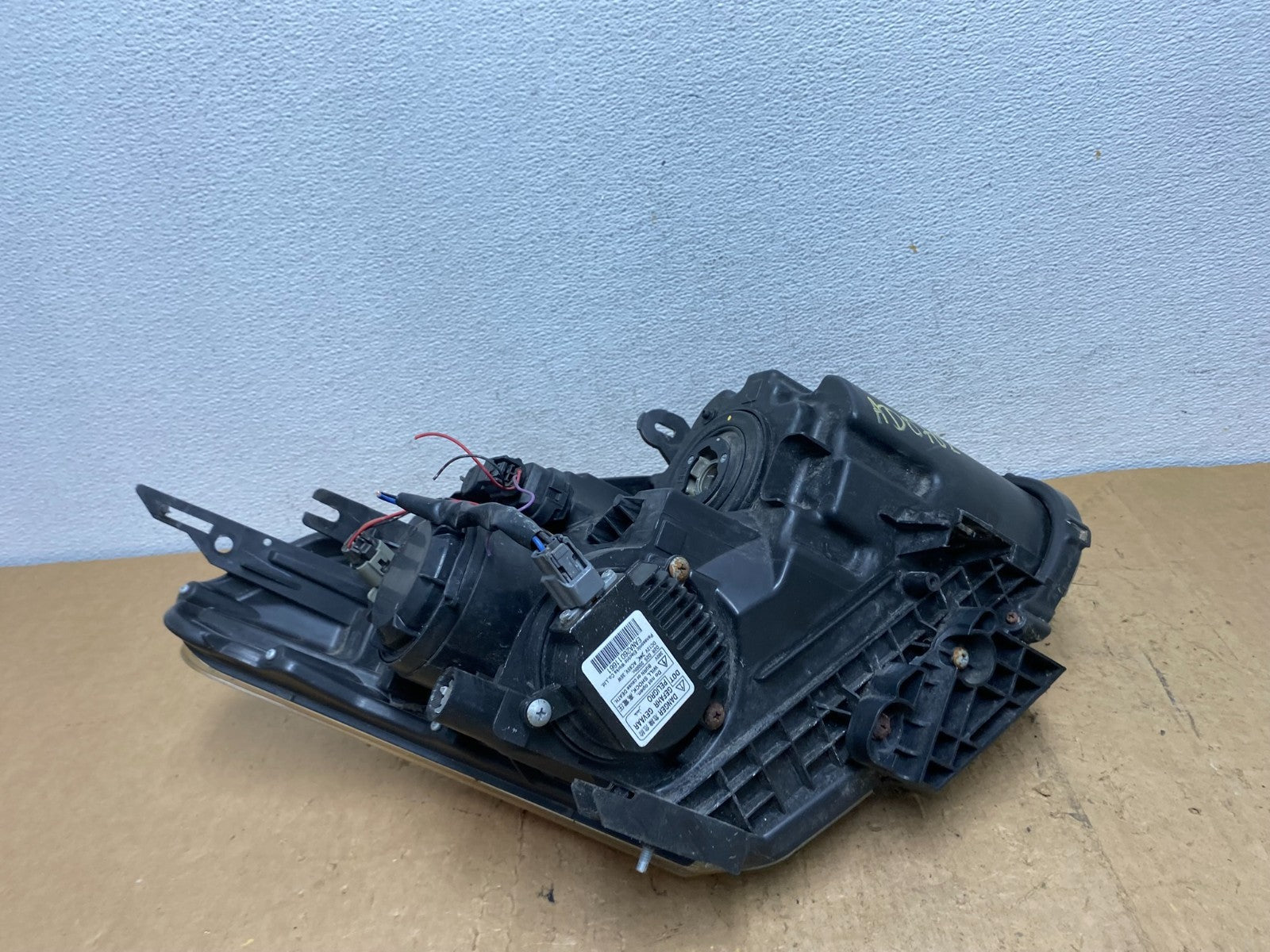 2008 to 2013 Nissan Rogue HID Xenon Headlight Left Driver Lh Side AD0702 DW7