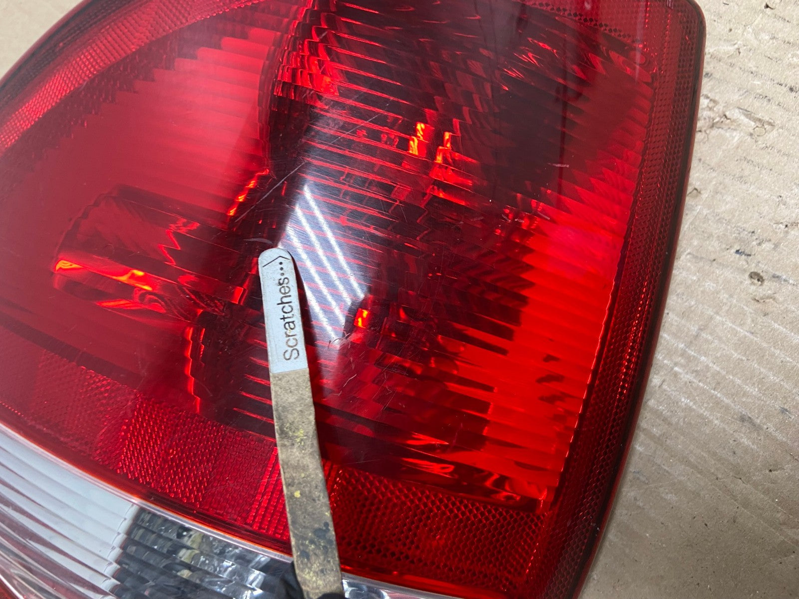2001-2003 Dodge Grand Caravan Right Passenger RH Side Tail Light AE7107 LK3