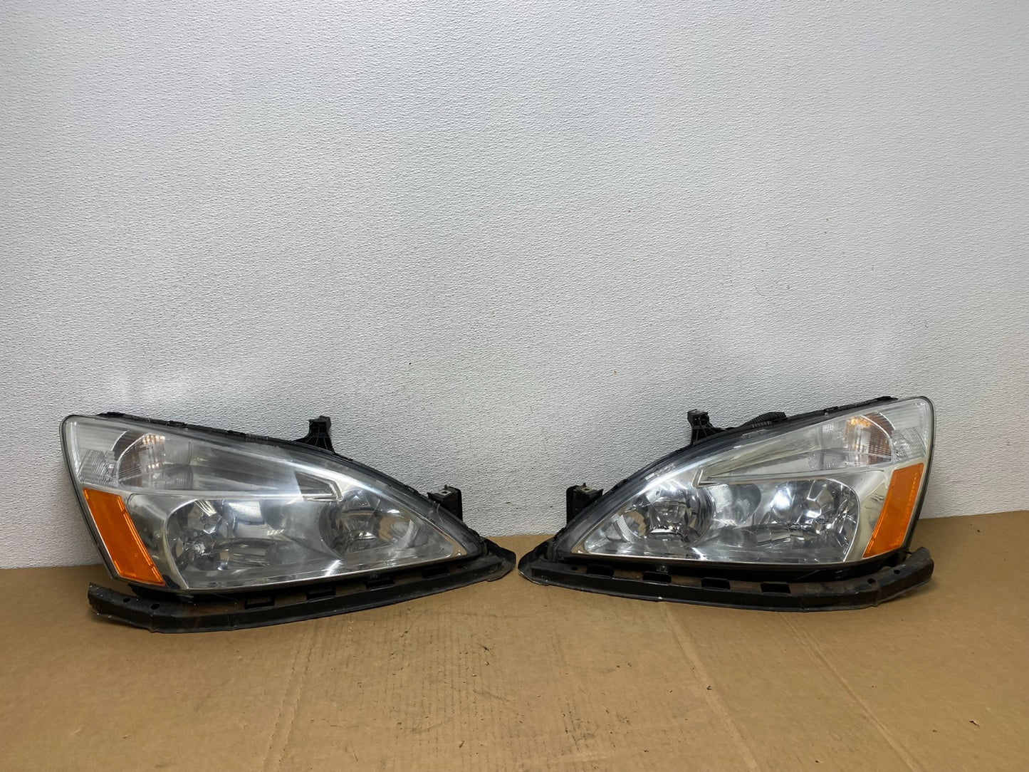 2003 - 2007 Honda Accord Left+Right Set Halogen Headlights AC8450 DW0