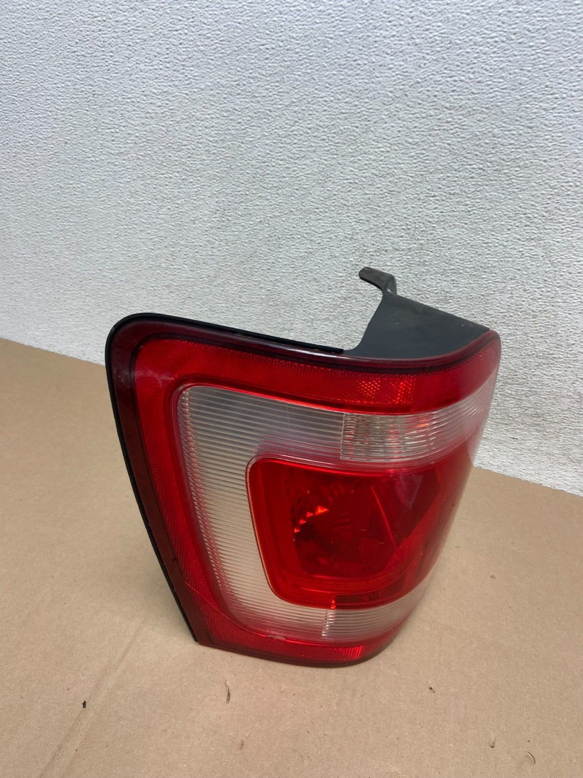 2008 to 2012 Ford Escape Left Driver LH Side Tail Light AG6587 DW2