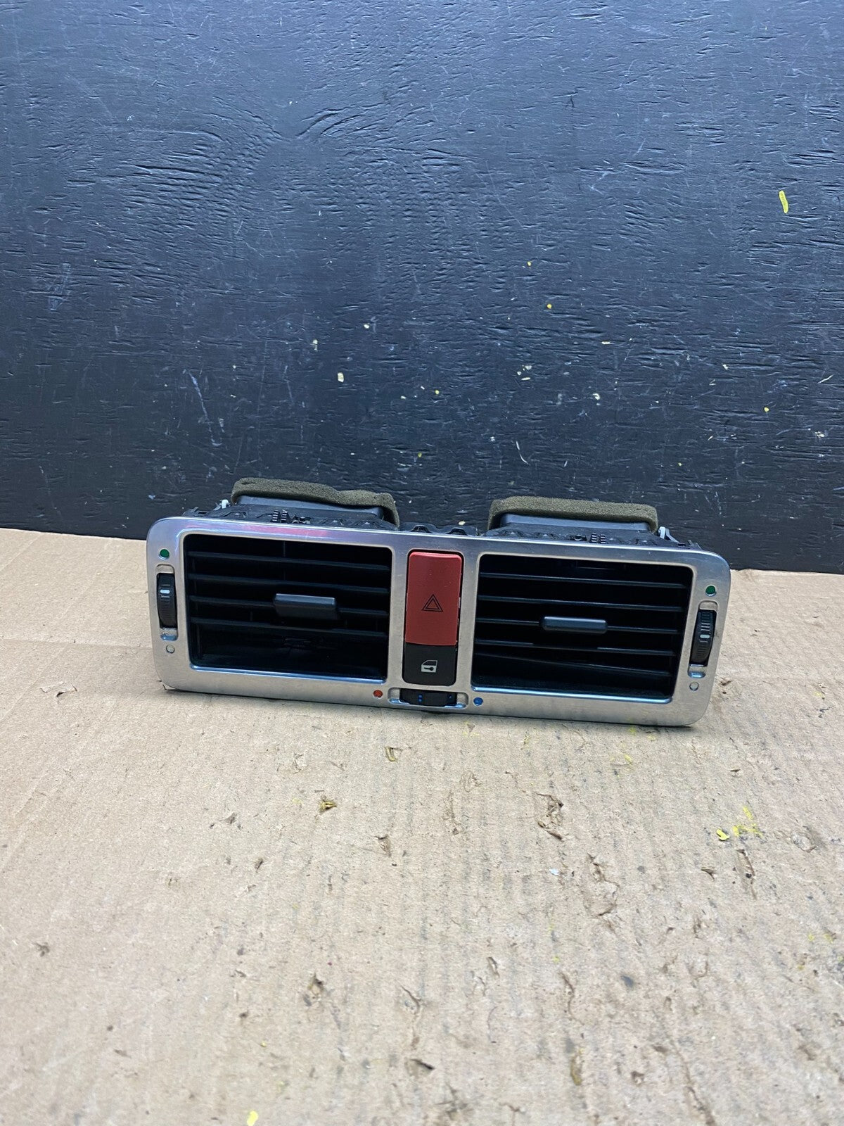 2003 to 2006 Land Rover Range Dashboard Center Middle Air Vent Grill M8388 DG0