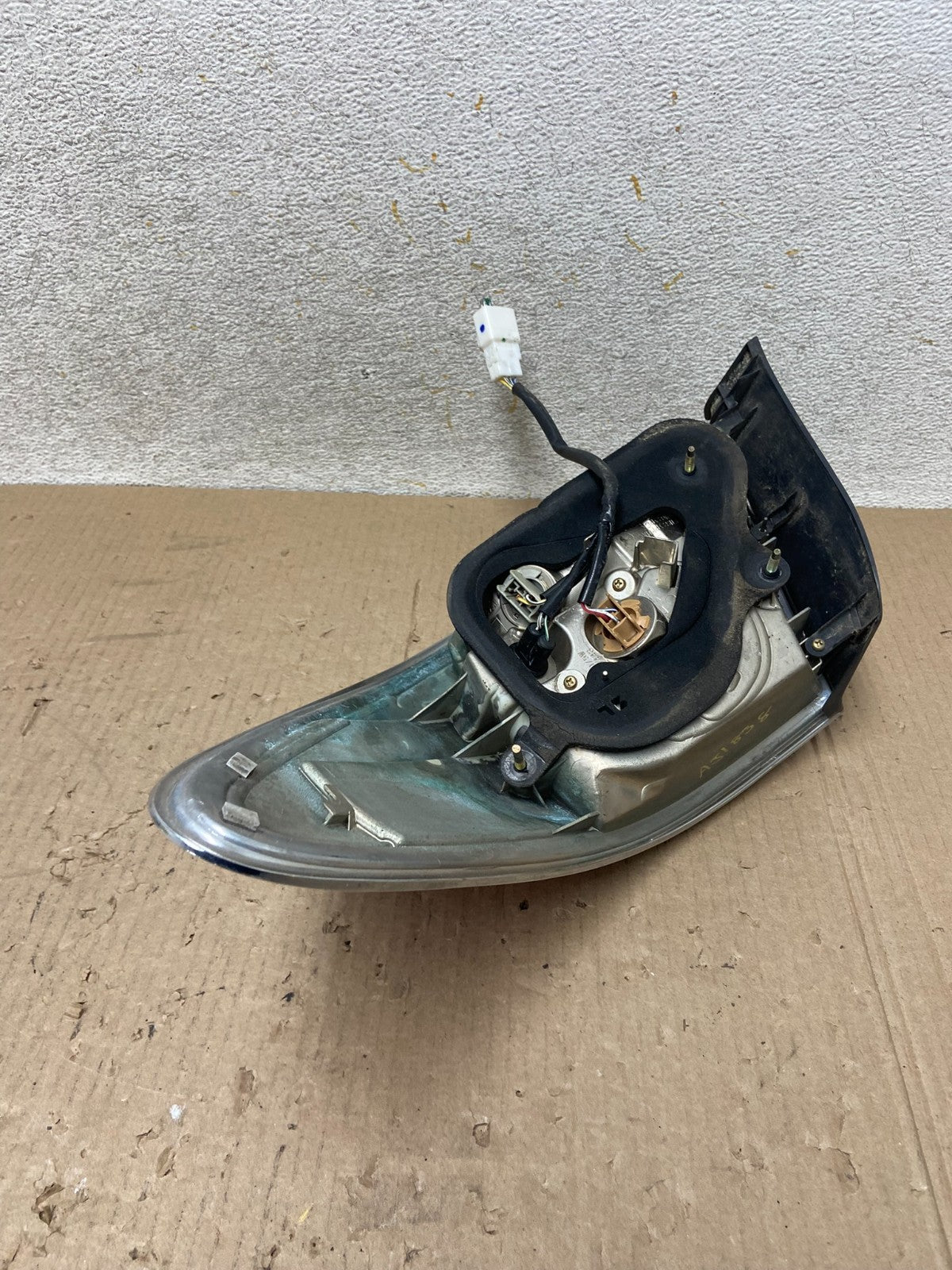 2005 - 2006 Lexus ES330 Left Driver LH Side Tail Light AJ1838 LK6