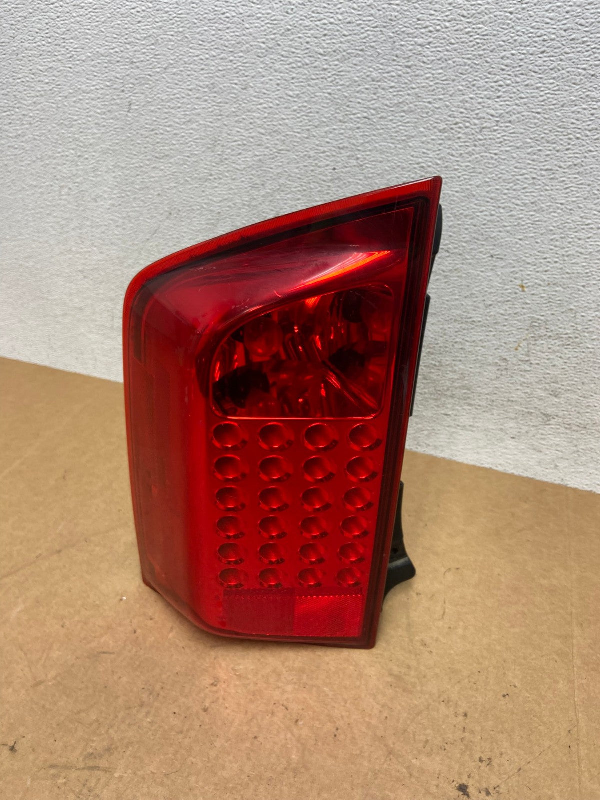 2004 to 2010 Infiniti Qx56 Left Driver LH Side Tail Light AE3136 LK0