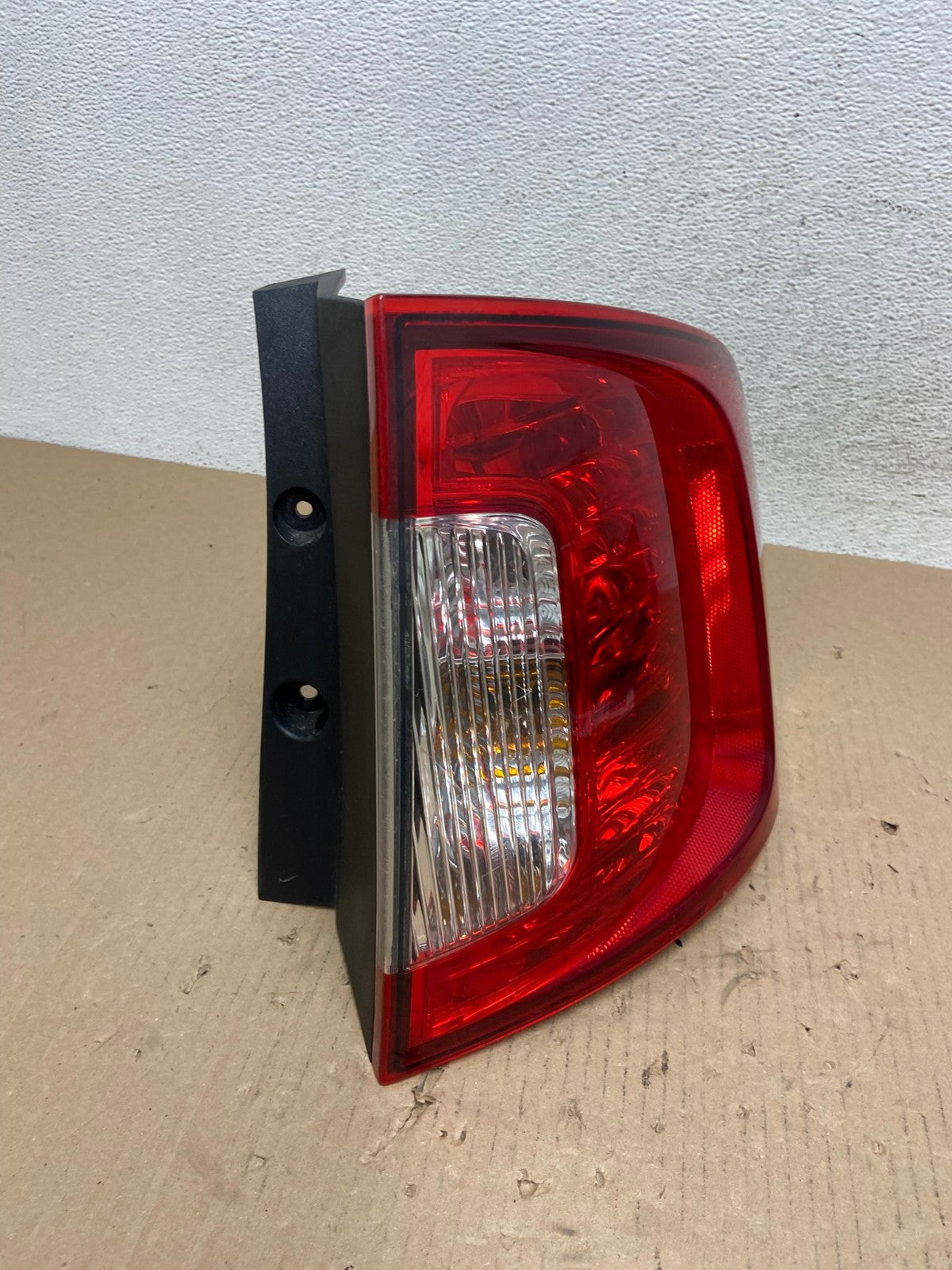 2011 2012 2013 2014 Ford Edge Right Passenger RH Side Tail light AE7296 LK2