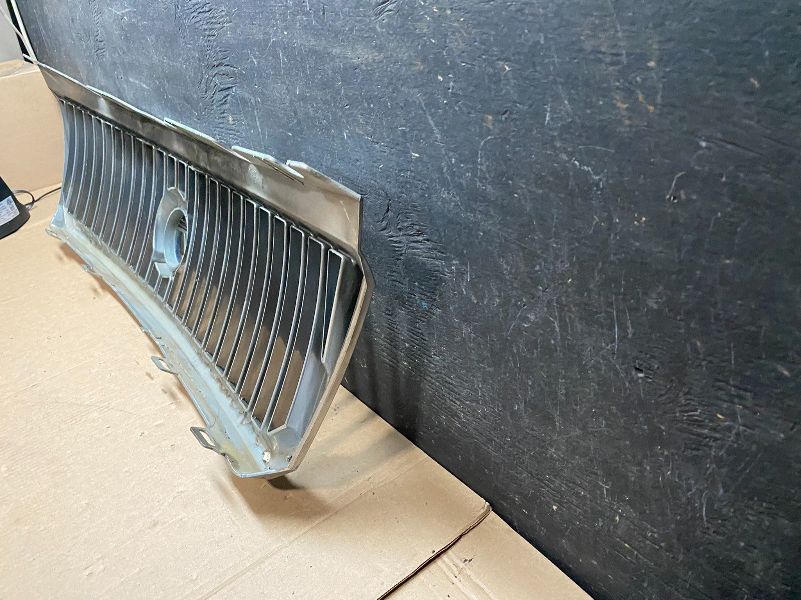 2002 to 2005 Mercury Mountaineer Front Upper Grill Grille Oem P5897 DG9