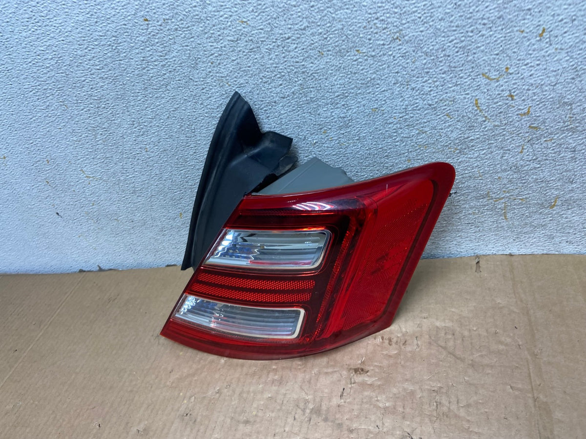 2013-2019 Ford Taurus LED Right Passenger RH Side Tail Light AI7832 LK1