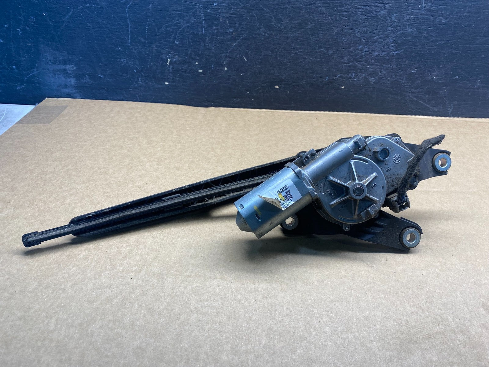 2020 to 2023 Ford Explorer Rear Windshield Wiper Motor AF4212 DW5