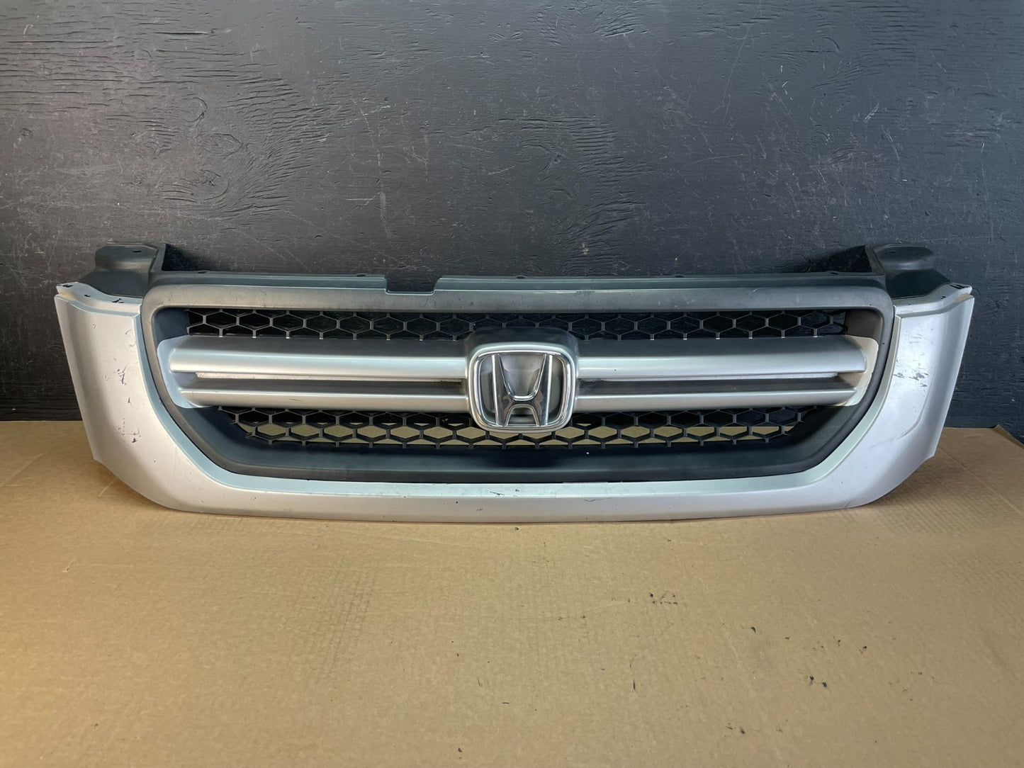 2003 2004 2005 Honda Pilot Front Upper Grill Grille Aftermarket AF5208 DG0