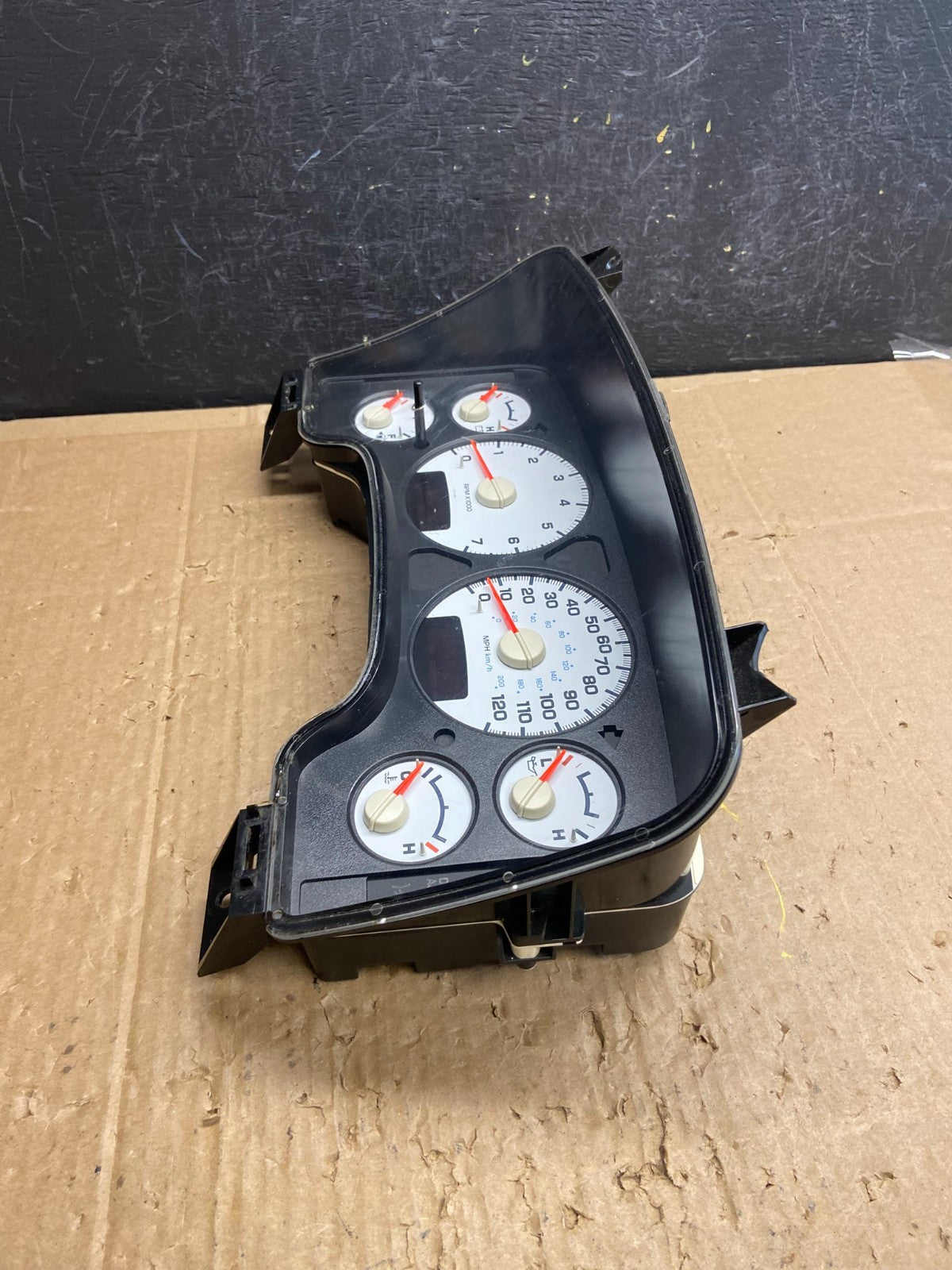 2002 2005 Dodge Ram 1500 Instrument Speedometer Gauge Cluster AD6898 DG2