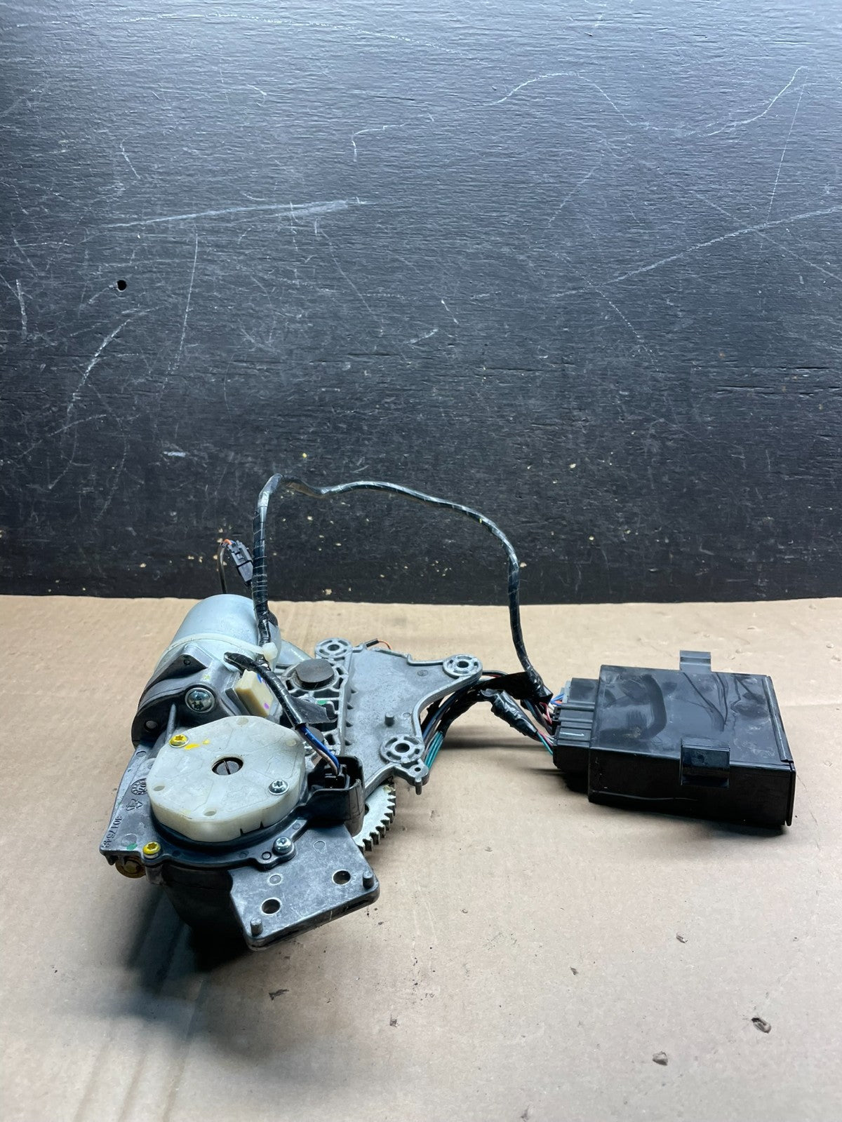 2007 2008 GMC Acadia Enclave Escalade Suburban Liftgate Door Module Motor T72004