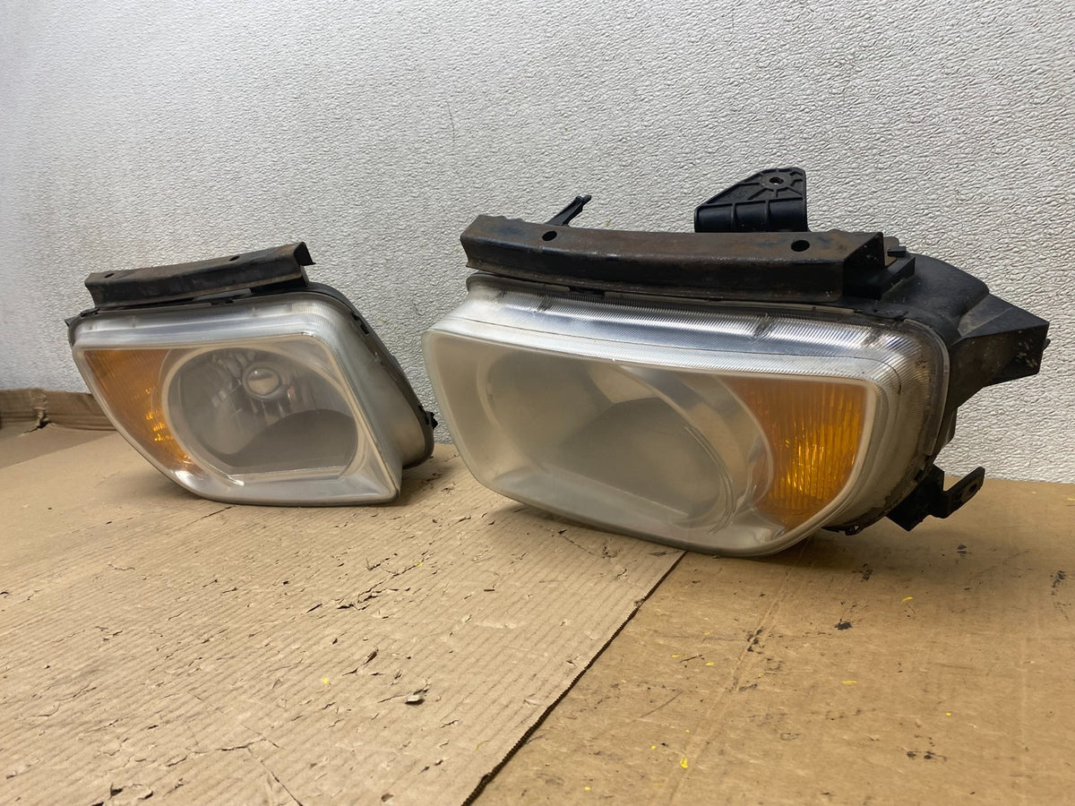 2003 to 2006 Honda Element Left+Right Side Headlights U2699 DW1