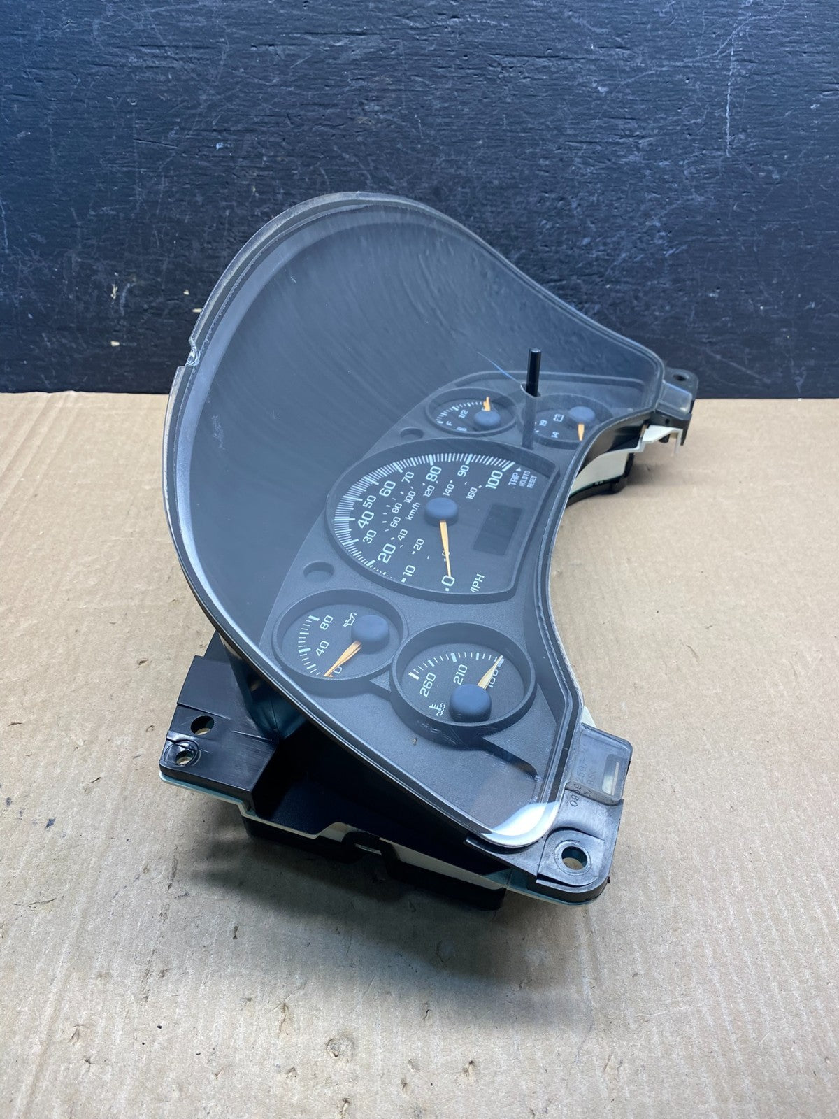 2004 to 2007 Chevrolet Express Speedometer Cluster Gauge ae7620 DG1