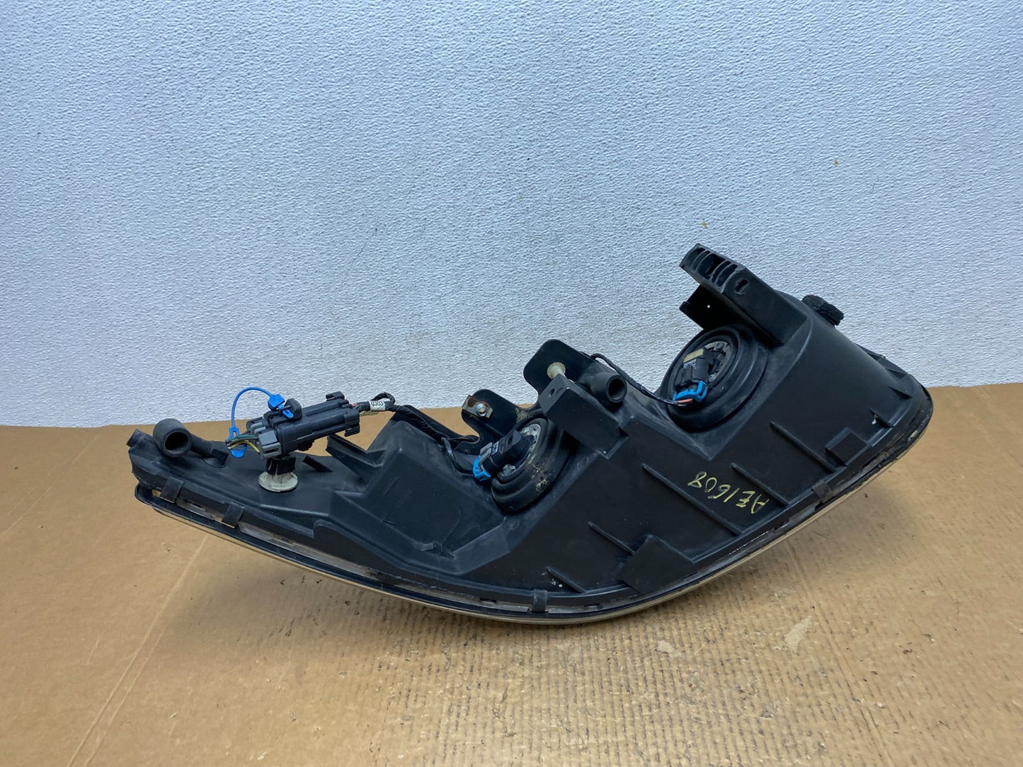 2000 to 2005 Buick Lesabre Headlight Left Driver Lh Side Halogen AE1608 DW8