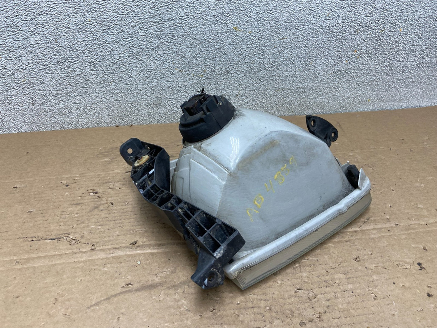 2001-2004 Toyota Sequoia Left Driver LH Side Halogen Headlight AB4889 DW6