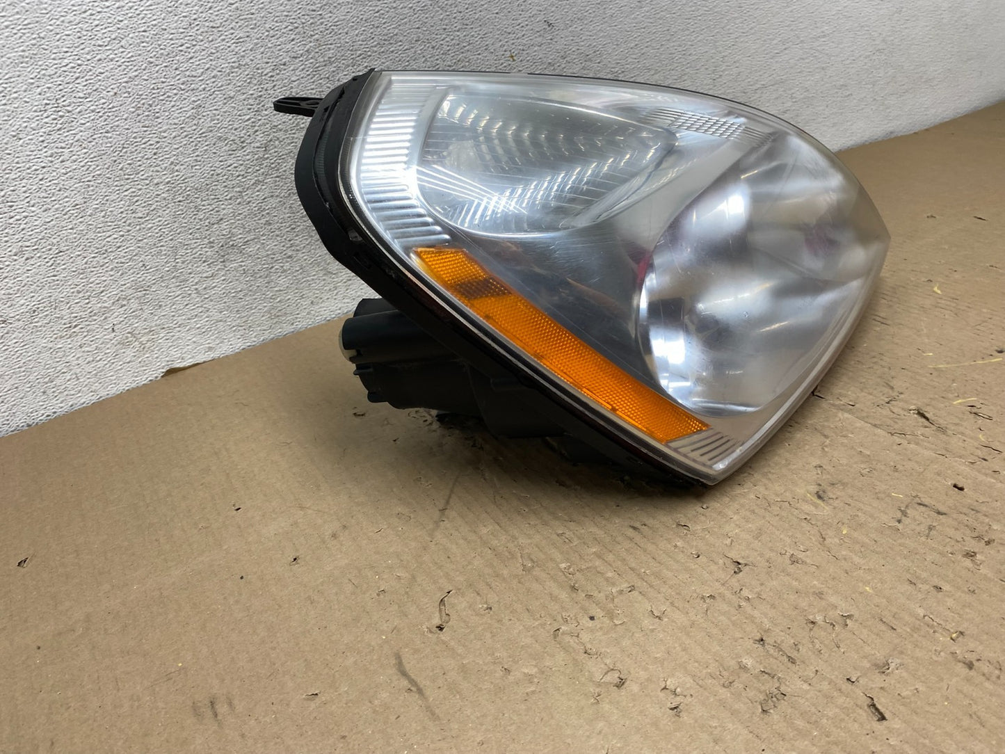 2008-2012 Kia Sedona Right Passenger RH Side Headlight Halogen DEPO AG8068 DW1