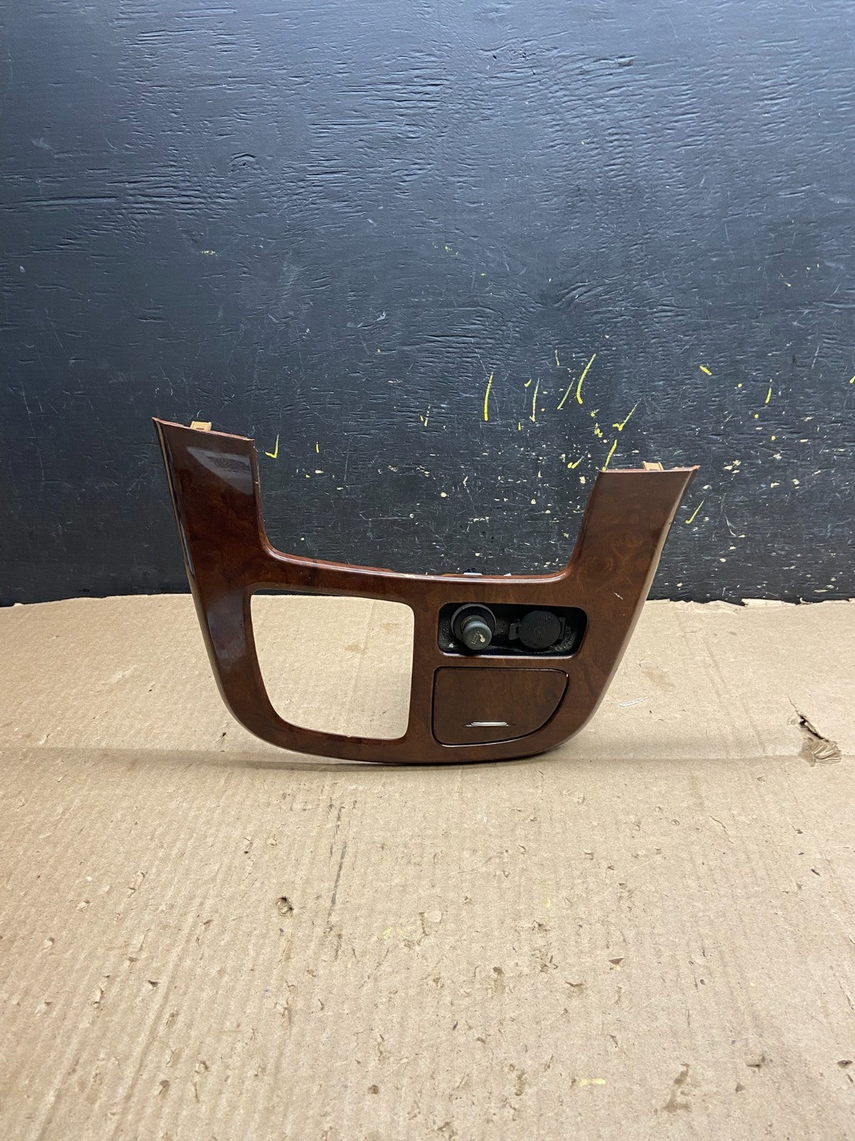 2006 - 2012 Kia Sedona Center Shifter Power Outlet Cover Trim Bezel Y5238 DG0
