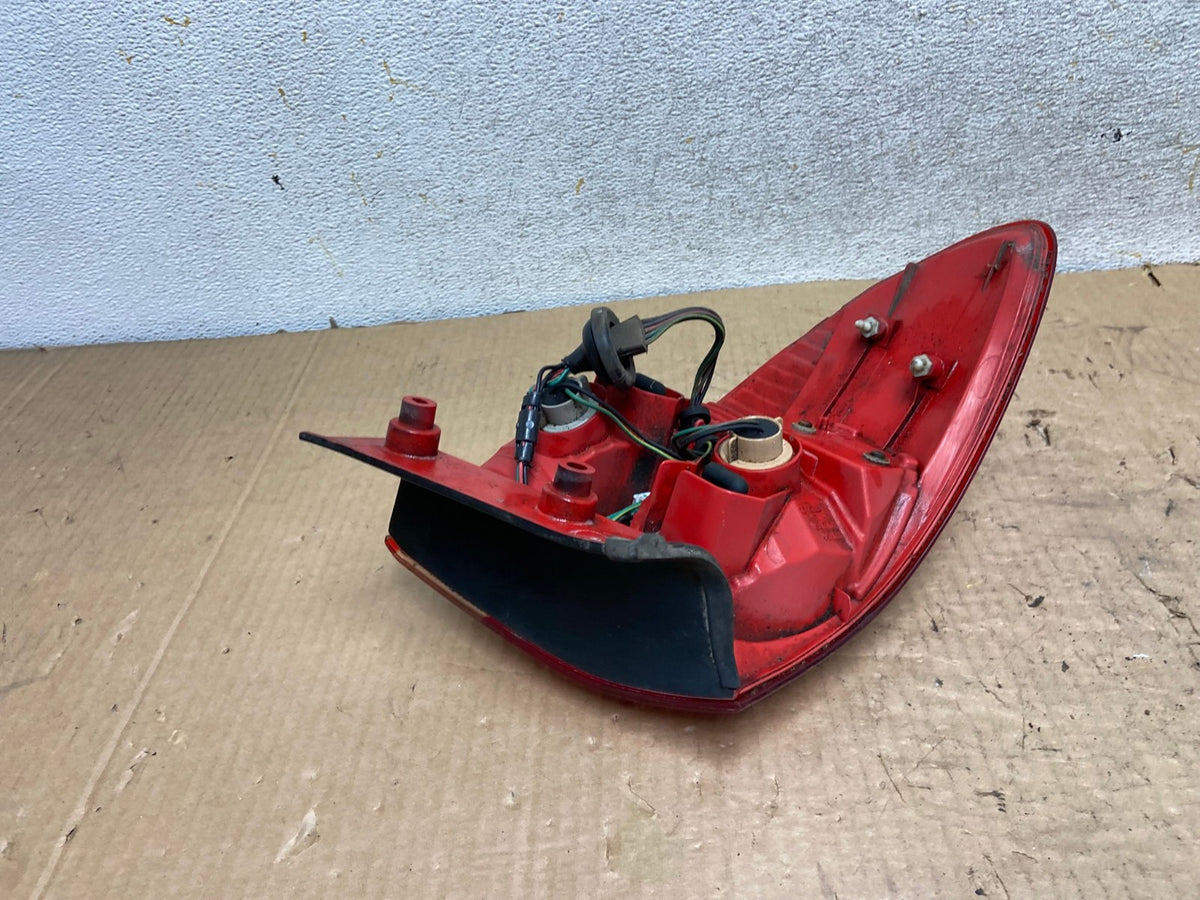 2001 2002 Mazda Millenia Right Passenger RH Side Tail Light AI8230 LK4