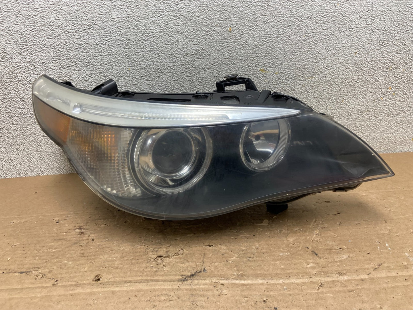 2004 to 2007 BMW 525i 5 Series Headlight Right Passenger Xenon AFS AB4928 DW0