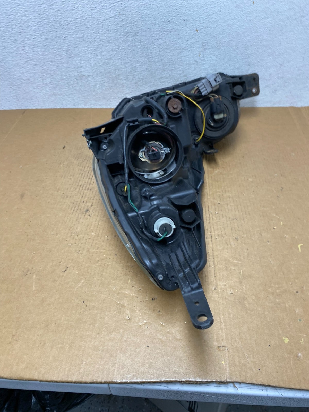 2010-2012 Subaru Legacy Outback Right Passenger Headlight AE0374 DW5