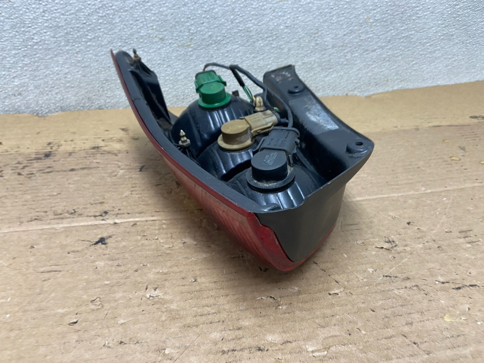 2001 2002 2003 2004 Mazda Tribute Left Driver Lh Side Tail Light TYC AB5285 LK4