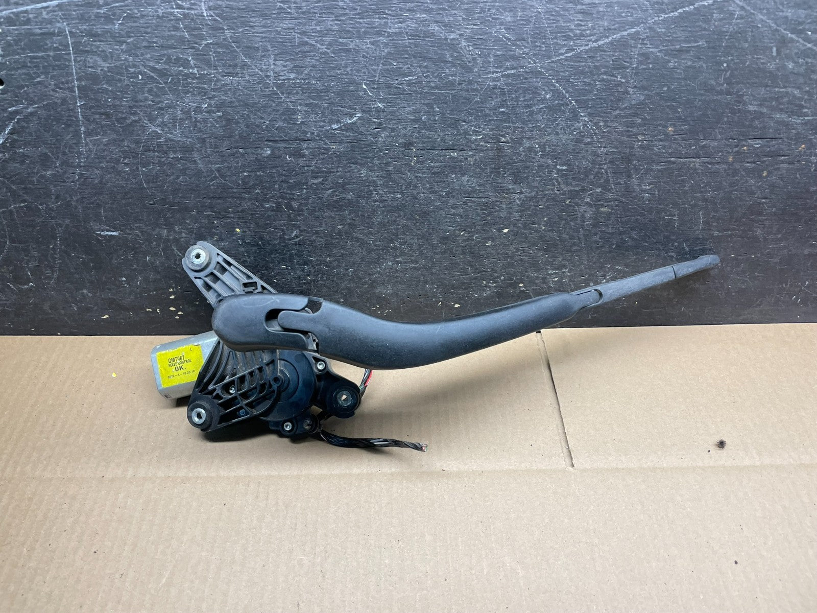 2013 to 2017 Buick Enclave Windshield Rear Wiper Motor v9043 DG0
