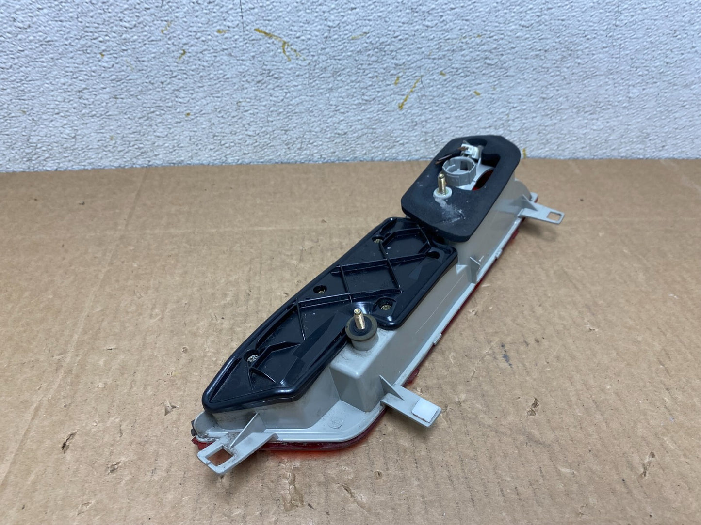 2002 to 2005 BMW 7-Series 745i 760i Right Passenger Inner Tail Light Oem O73796